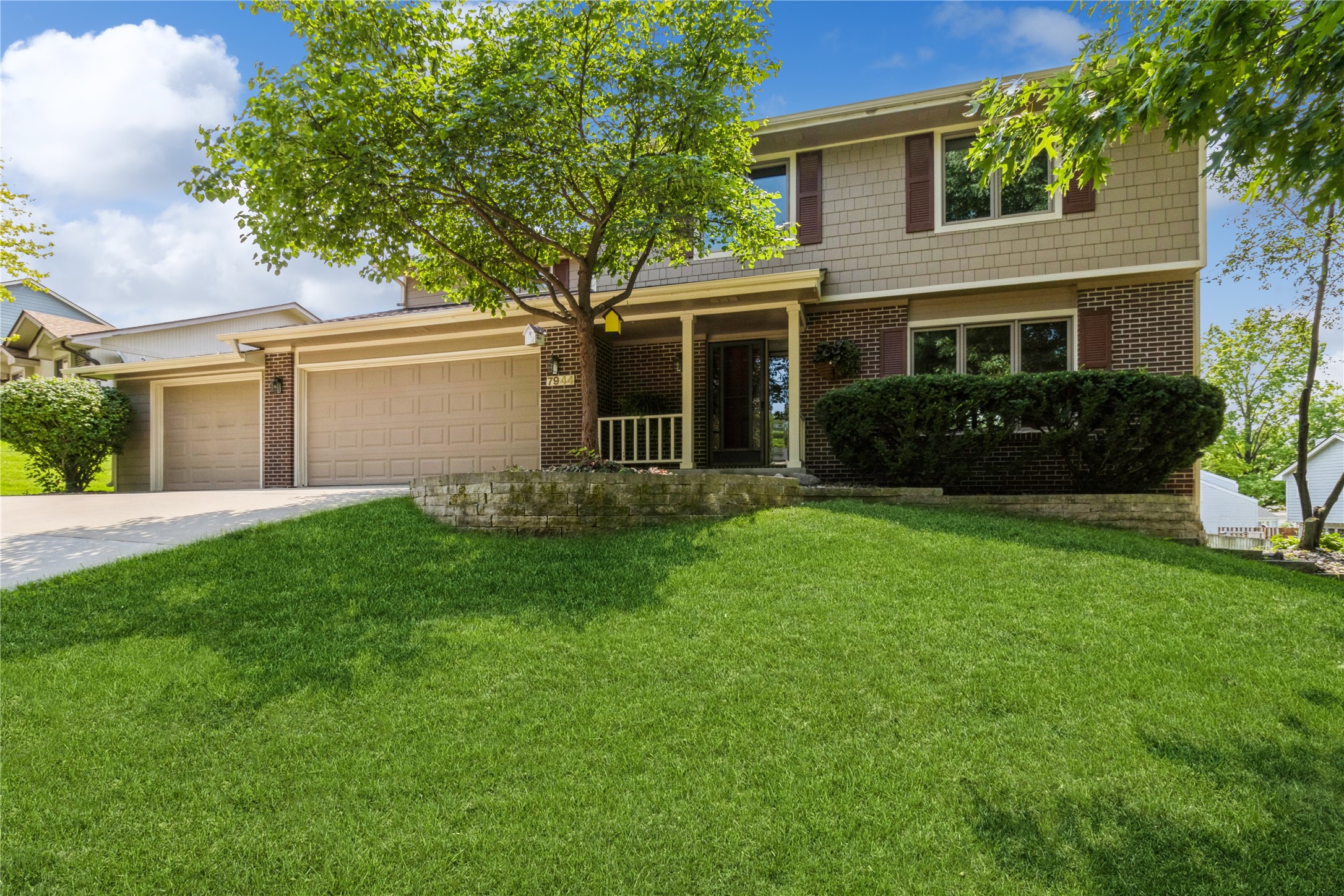 7944 Roseland Drive Property Photo 1