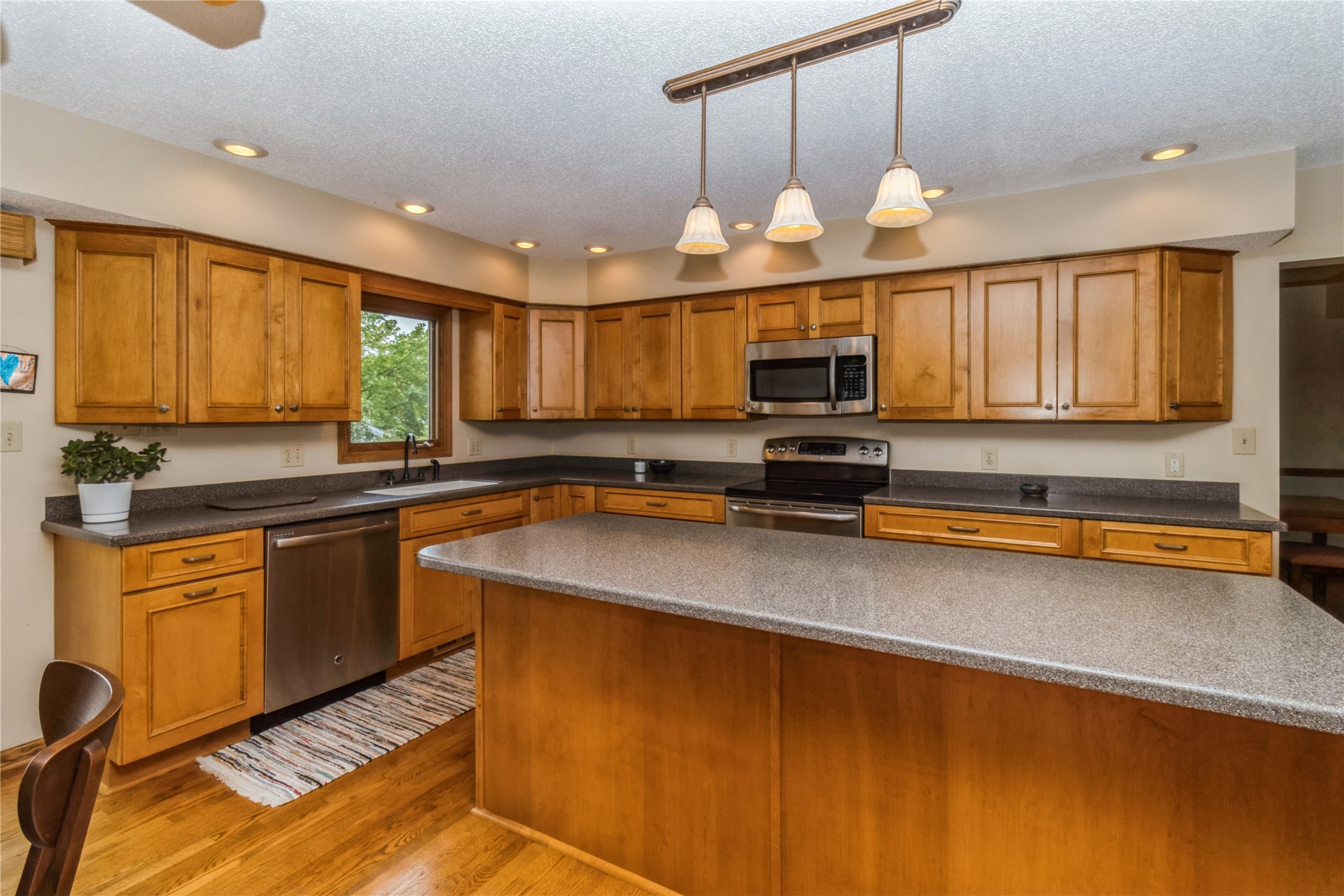 7944 Roseland Drive Property Photo 6