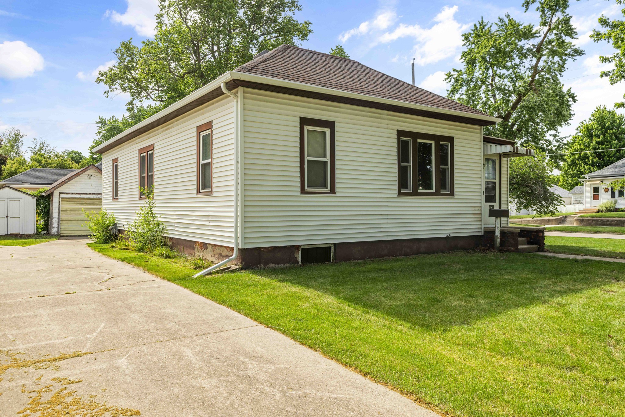 129 Linn Street Property Photo 5