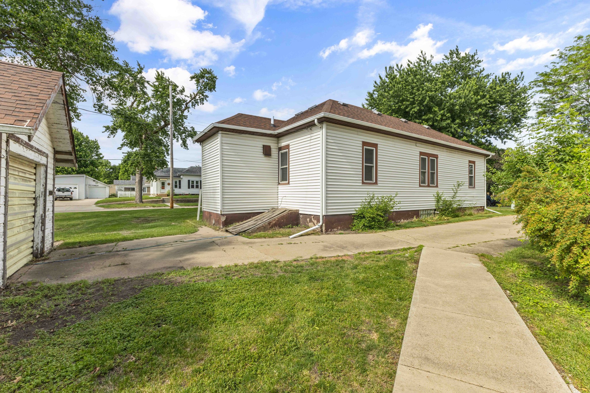 129 Linn Street Property Photo 6