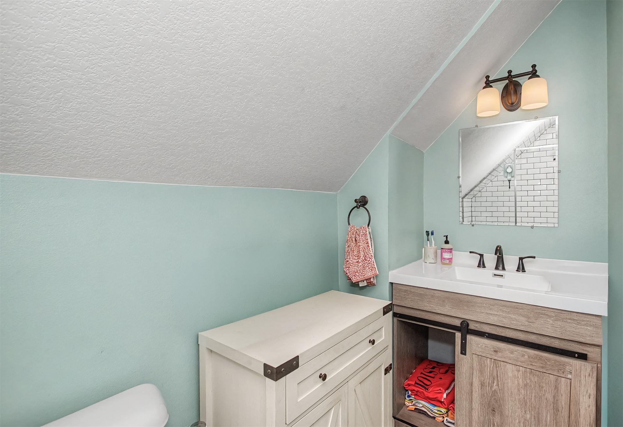 305 Monona Street Property Photo 25