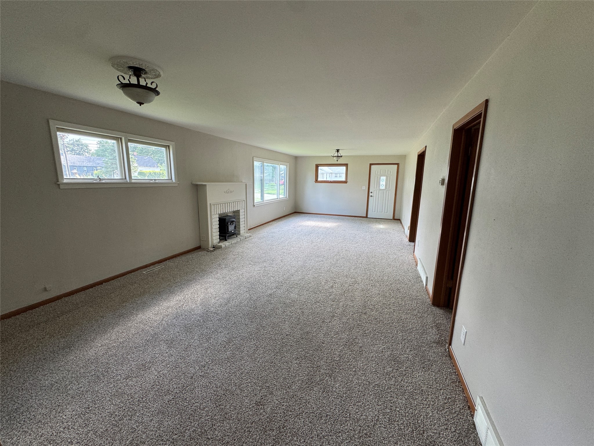 220 E 10th Street S Property Photo 8
