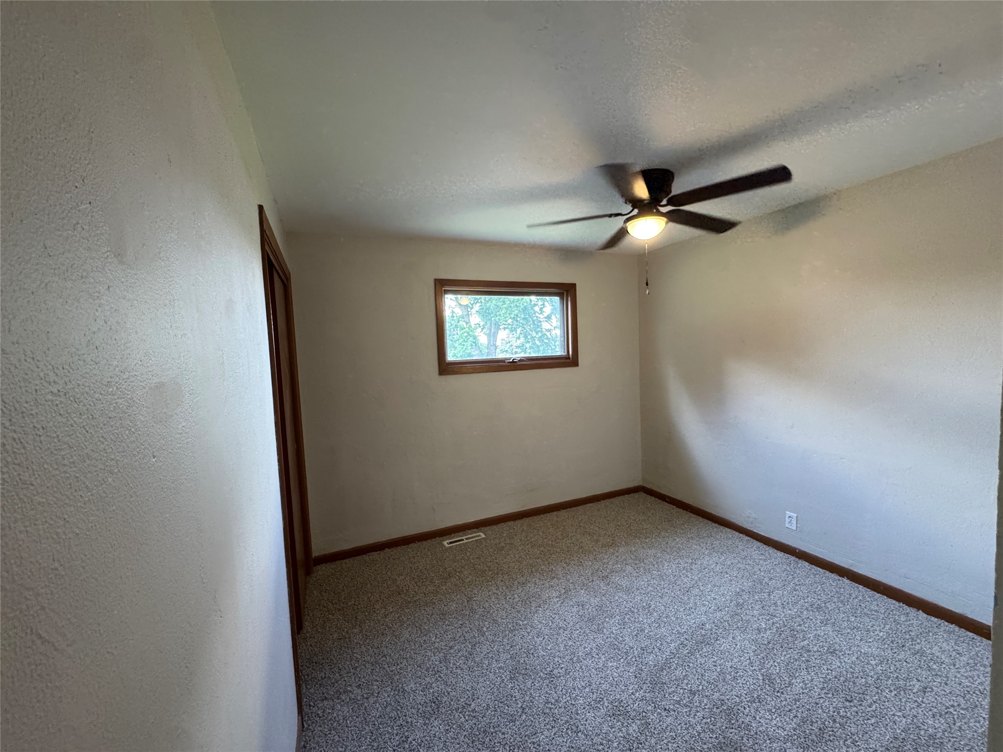 220 E 10th Street S Property Photo 9