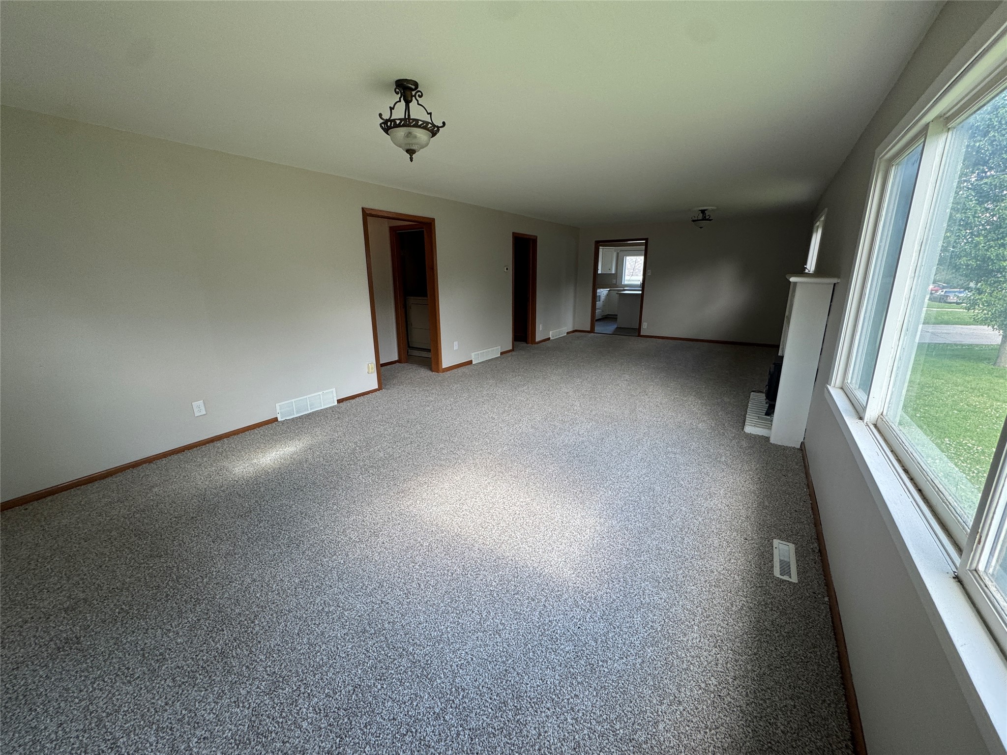 220 E 10th Street S Property Photo 14