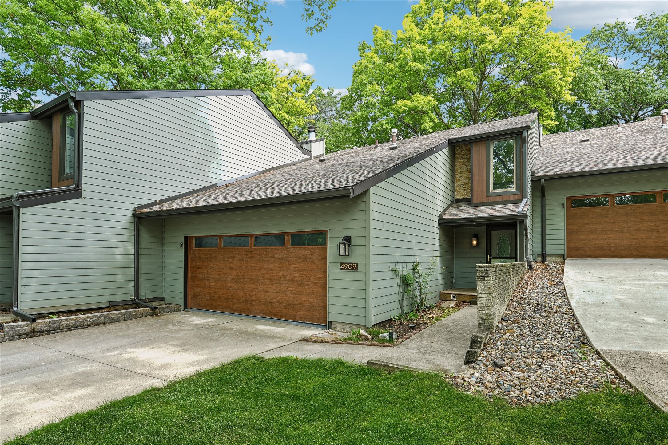 4909 W Park Drive Property Photo 1