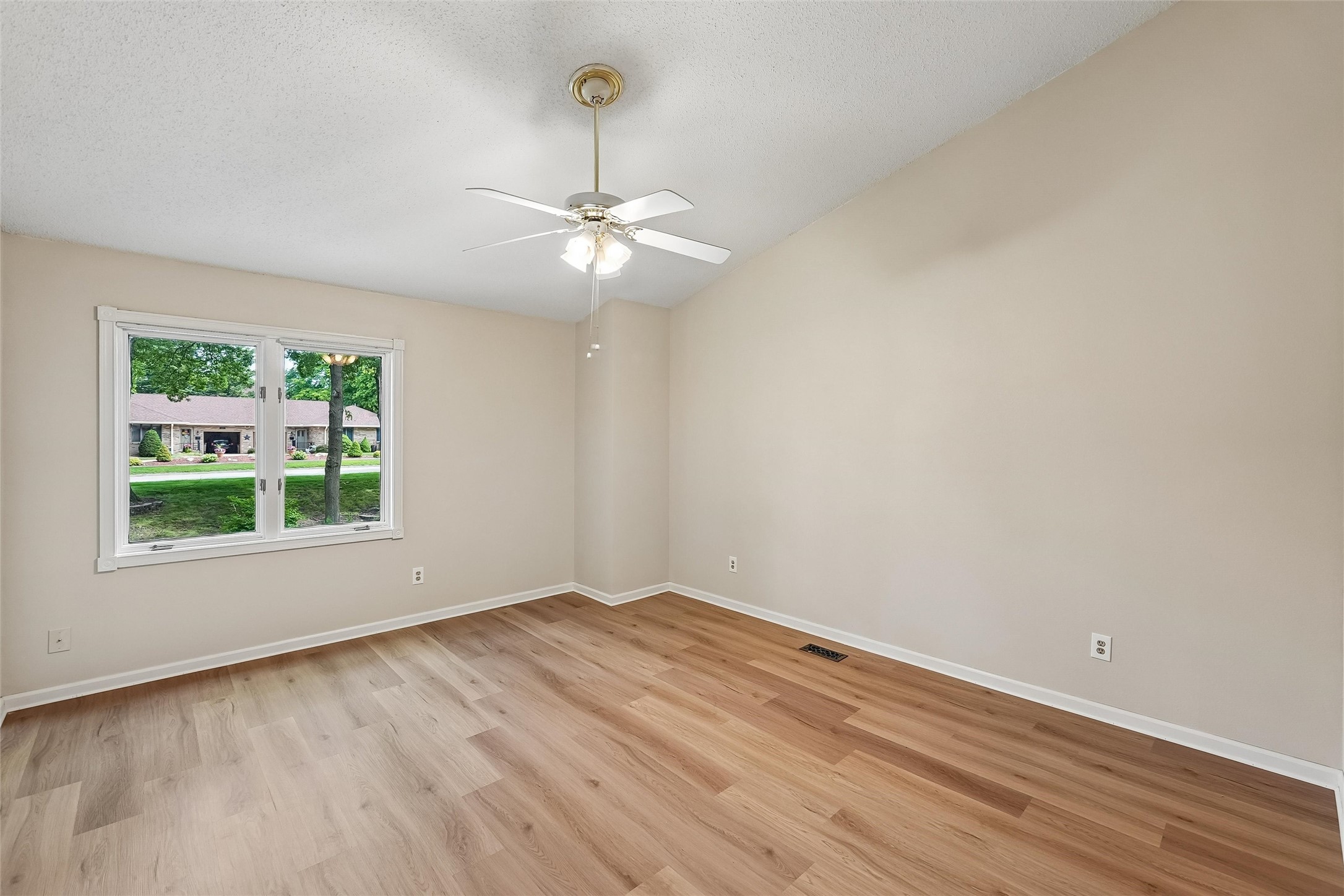 4909 W Park Drive Property Photo 11