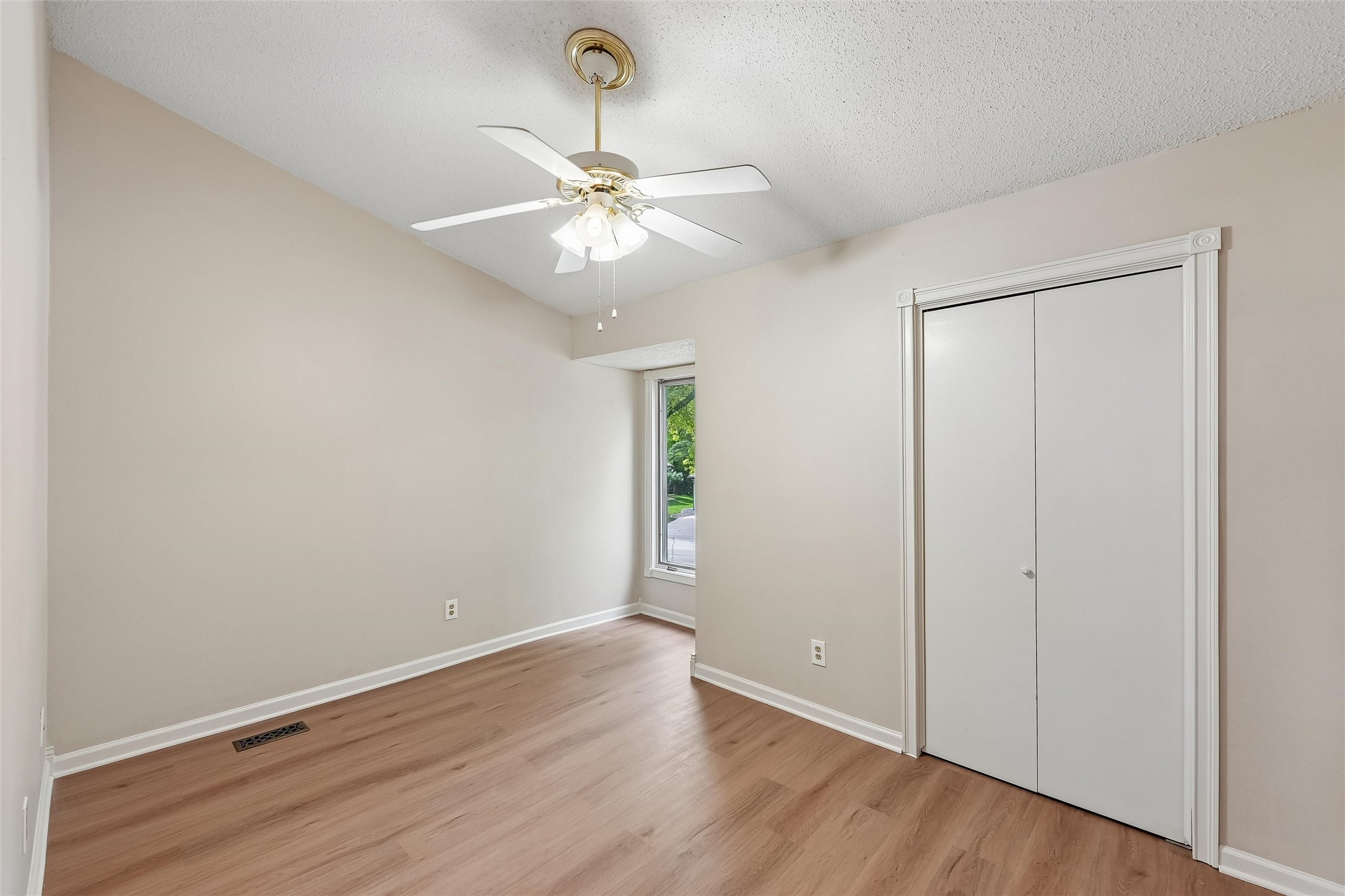 4909 W Park Drive Property Photo 12
