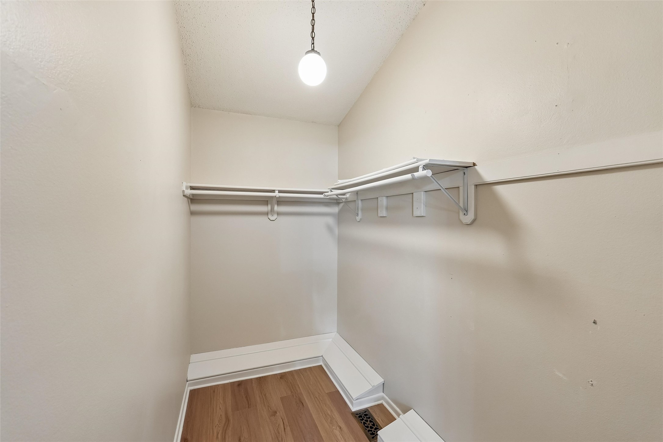 4909 W Park Drive Property Photo 13