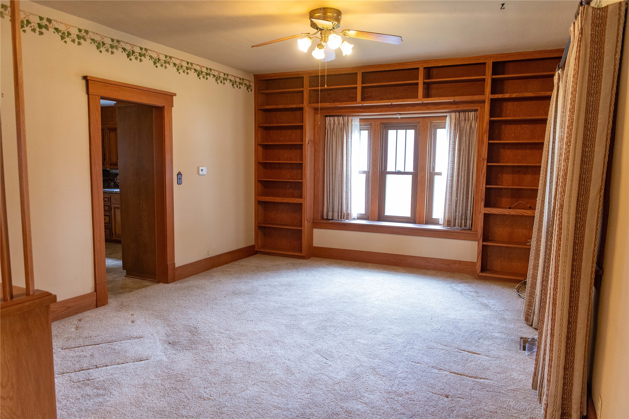 601 E 5th Street Property Photo 4