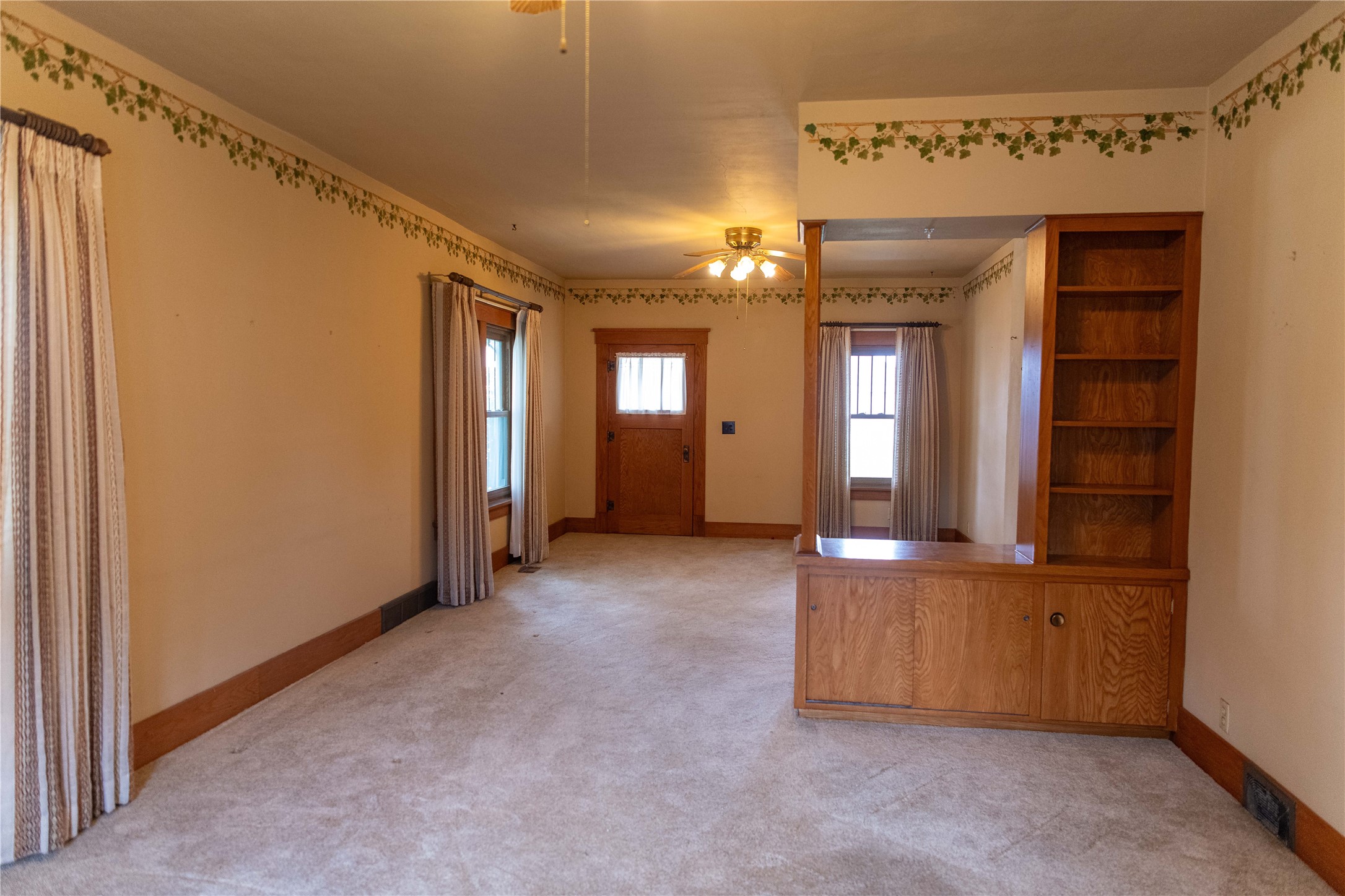 601 E 5th Street Property Photo 6