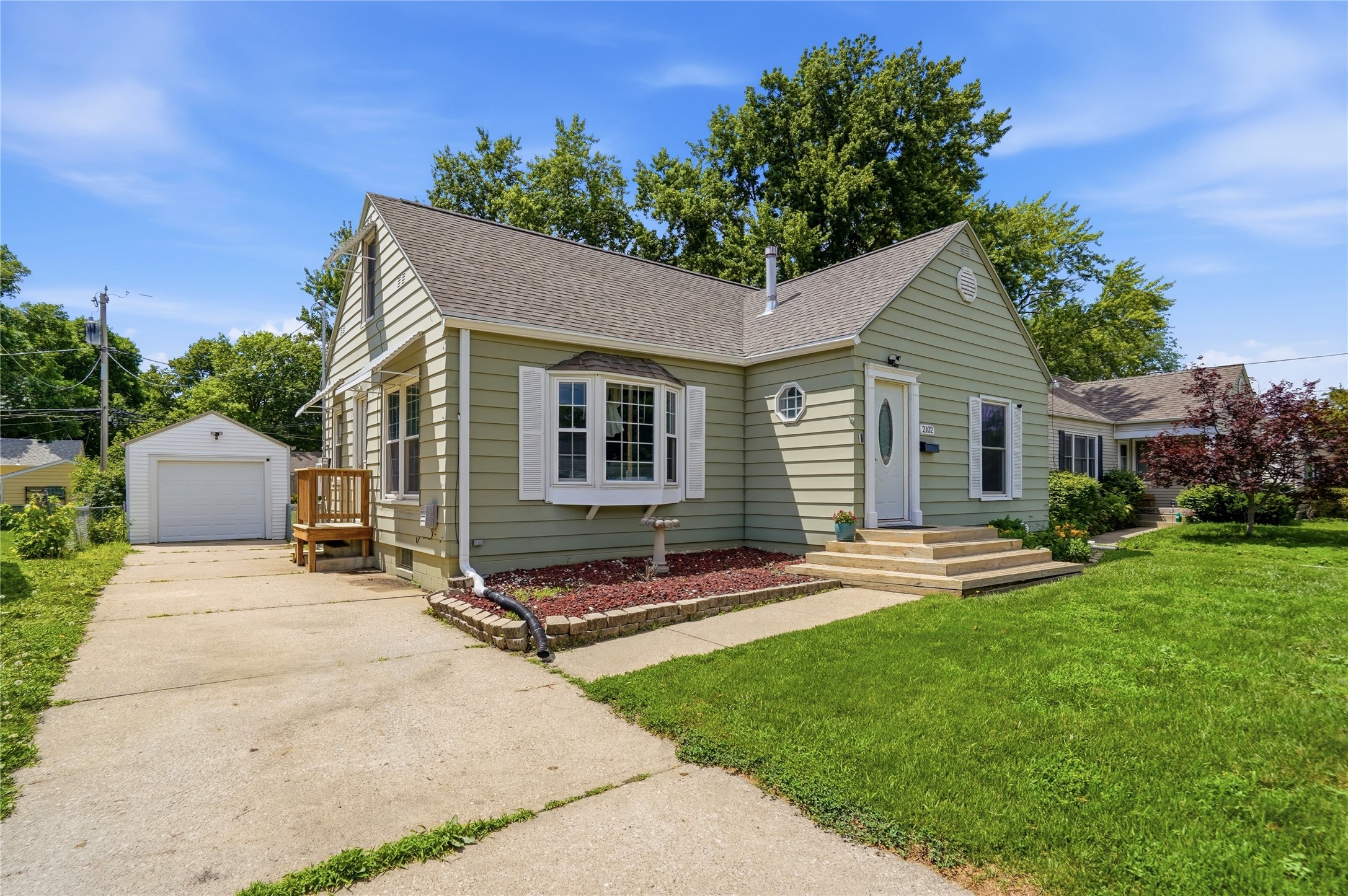 2102 55th Street Property Photo 3