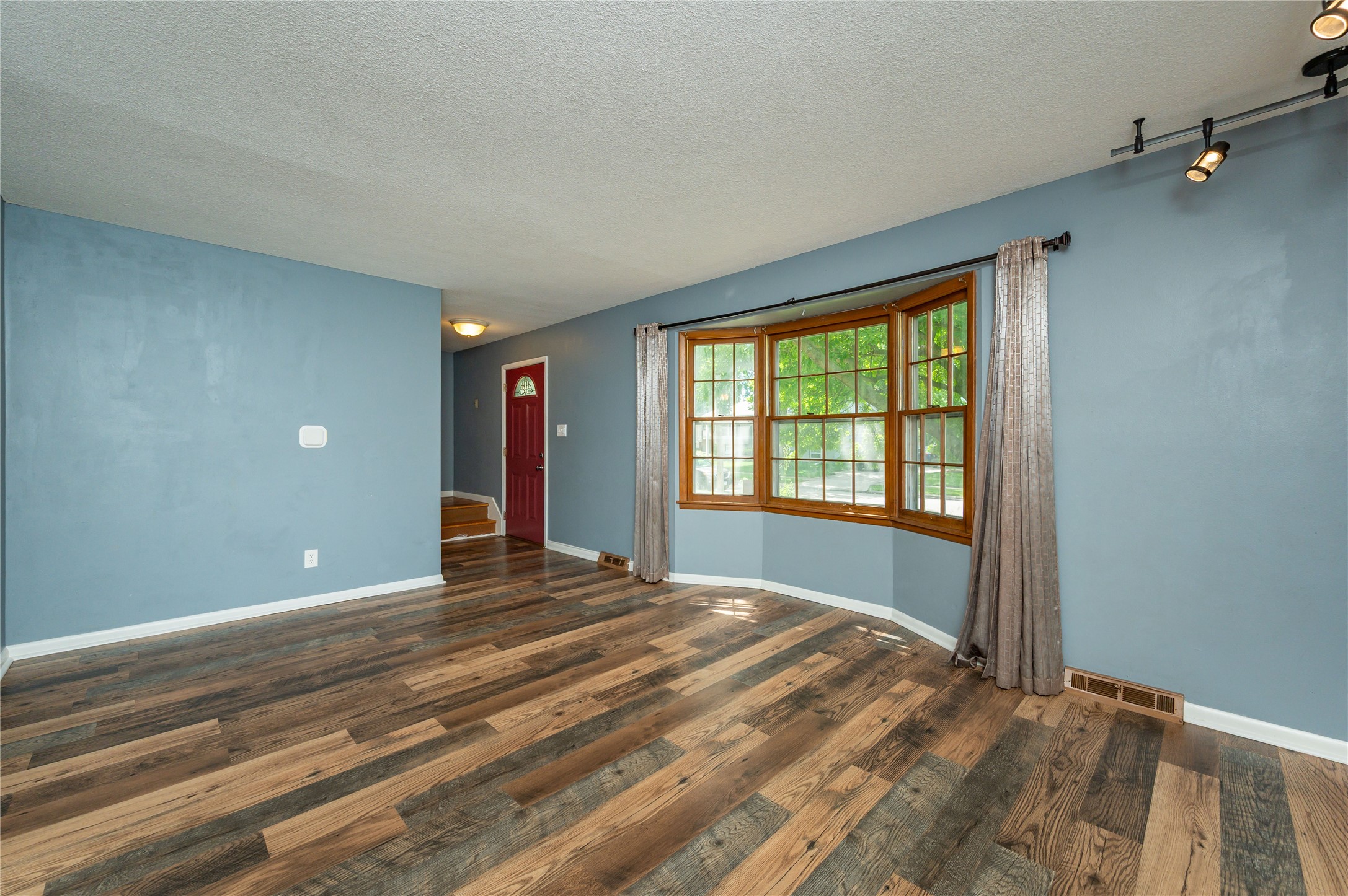 4305 65th Street Property Photo 3