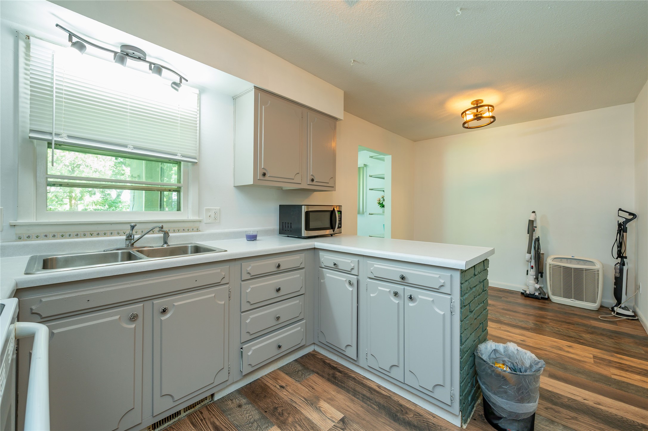 4305 65th Street Property Photo 8