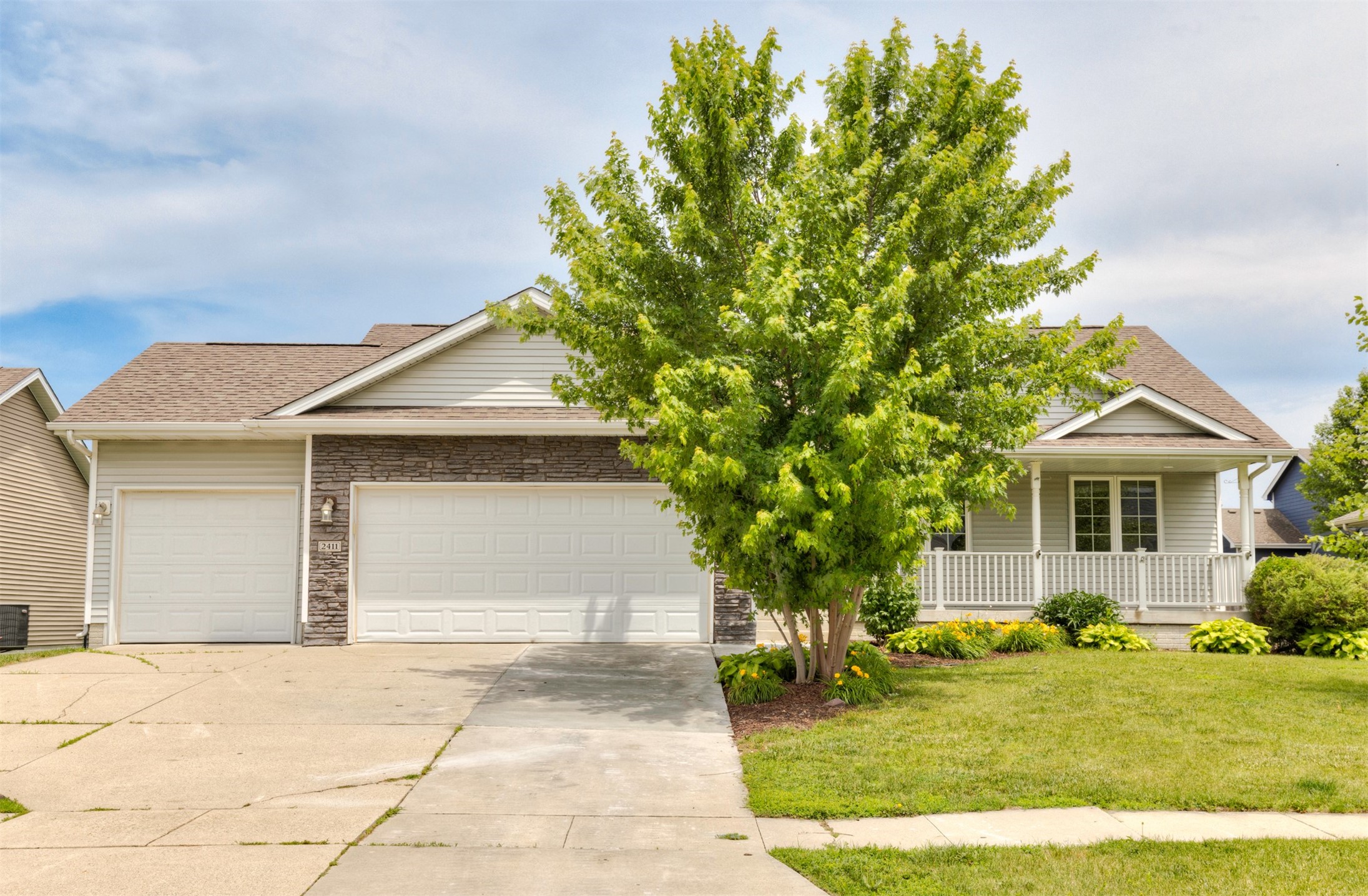 2411 NW Ashland Parkway Property Photo 1