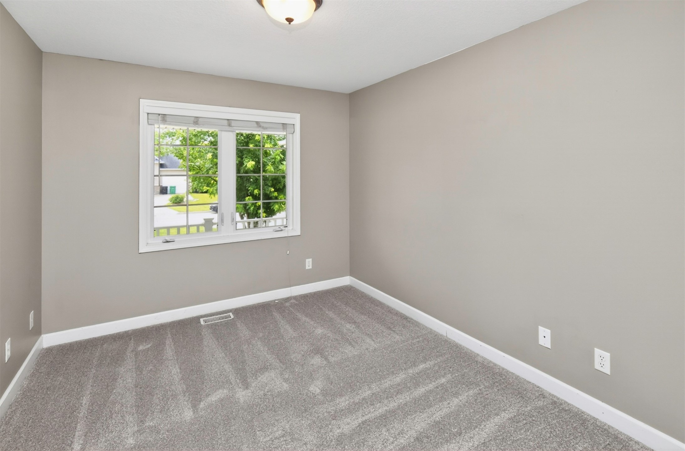 2411 Nw Ashland Parkway Property Photo 11