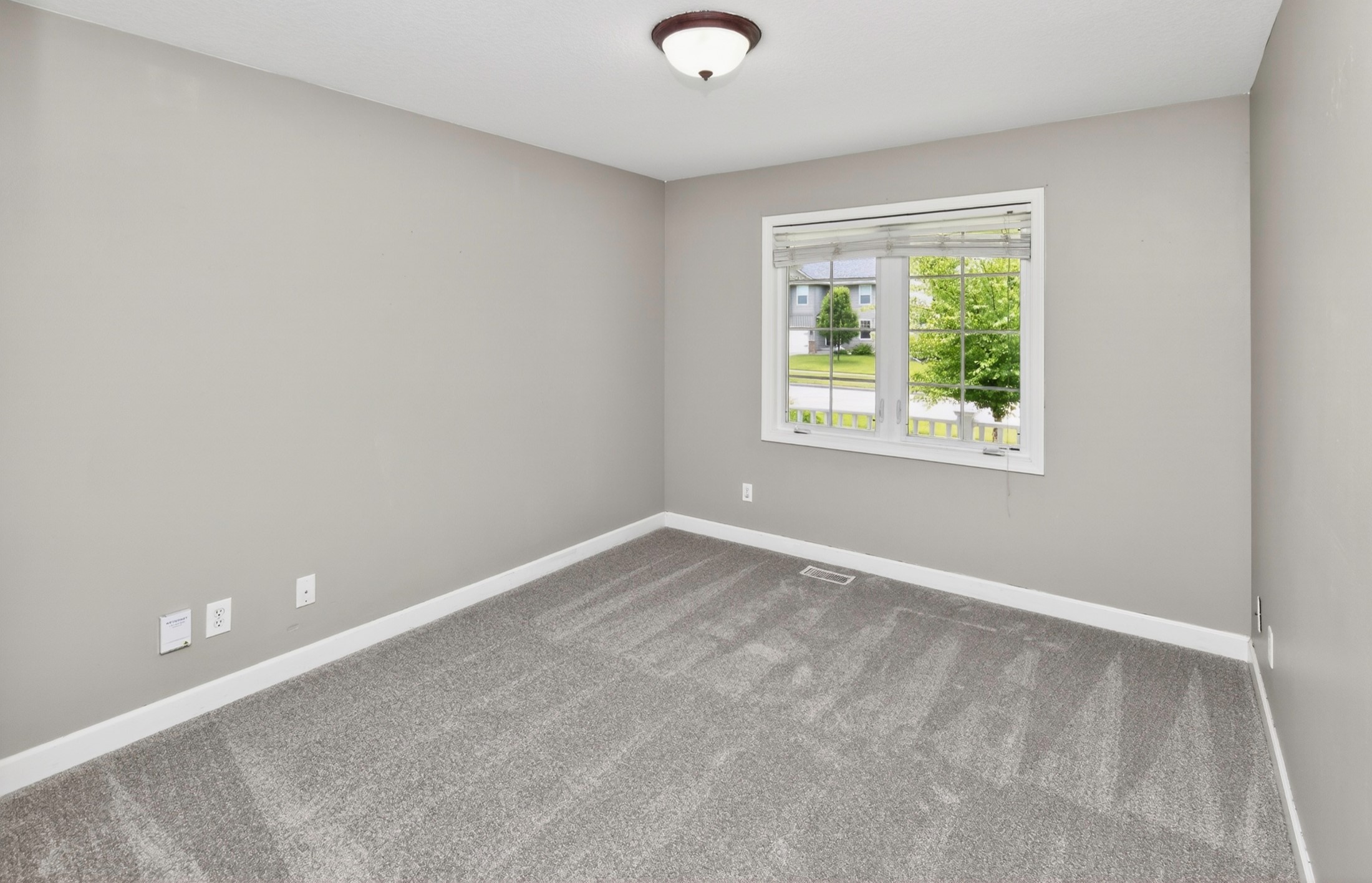 2411 Nw Ashland Parkway Property Photo 13