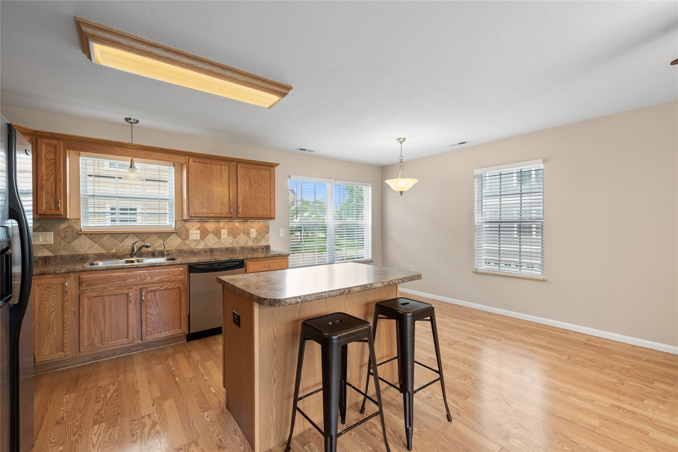 15208 Greenbelt Drive Property Photo 6