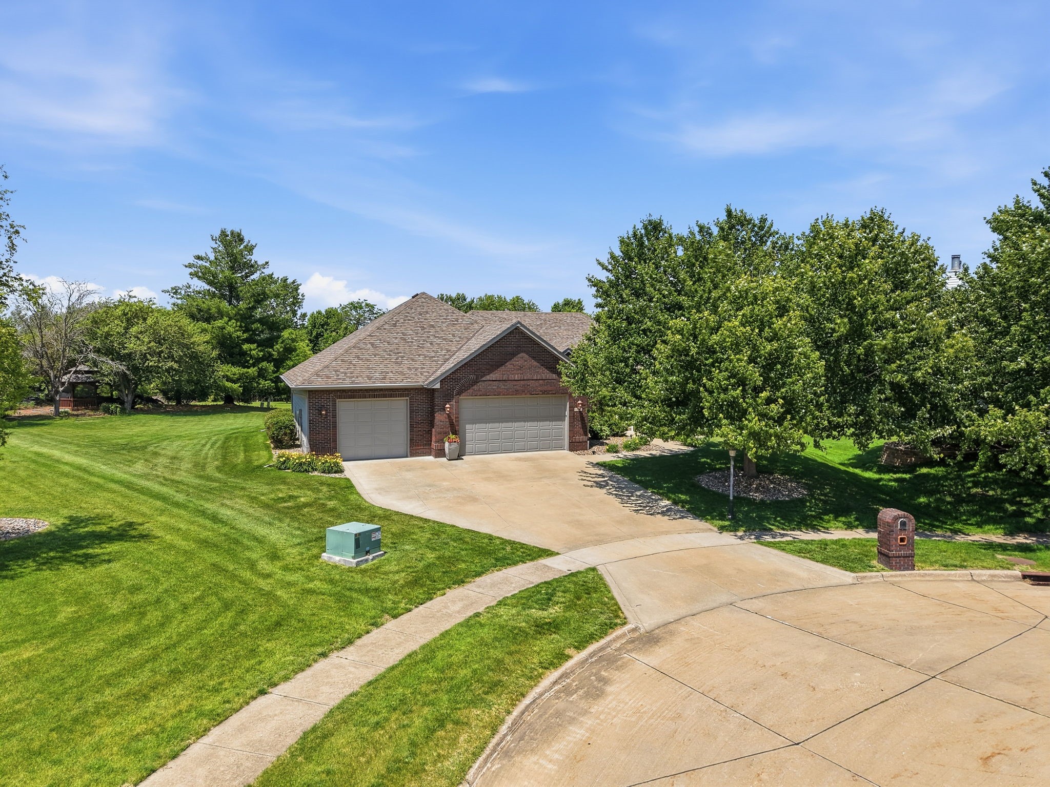 1026 NE Aspen Circle Property Photo 1