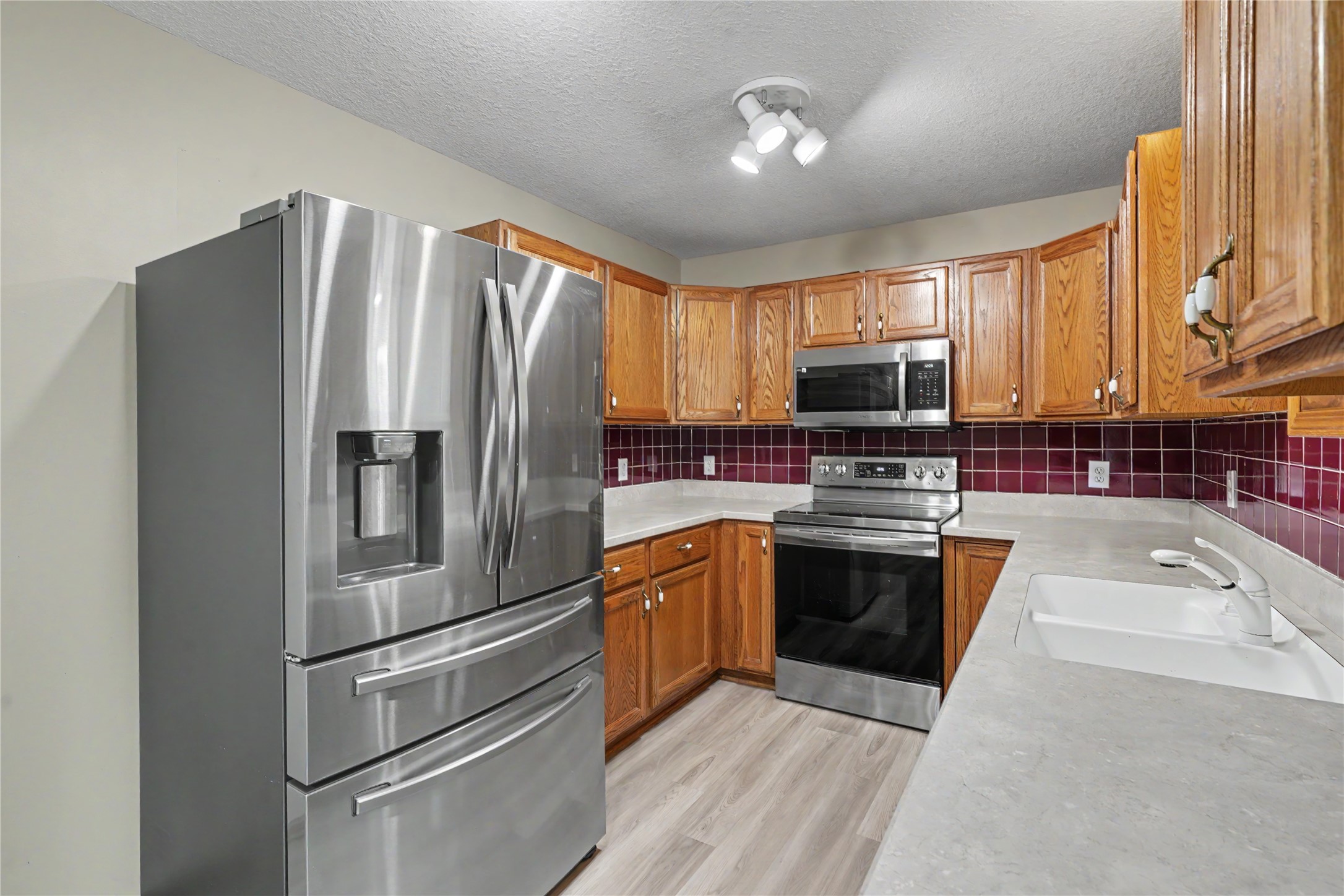 604 Se Tower Court Property Photo 6