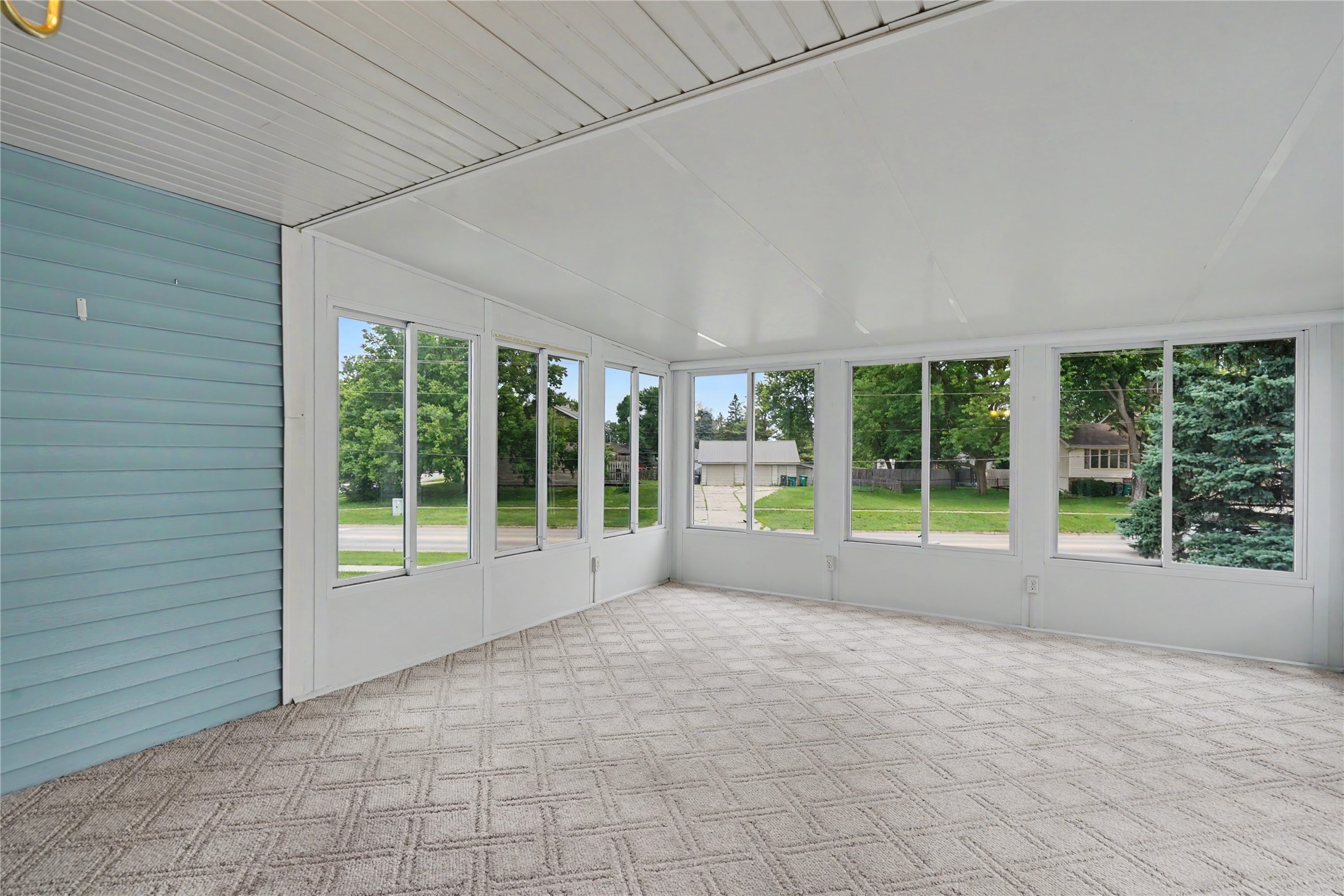 604 Se Tower Court Property Photo 8