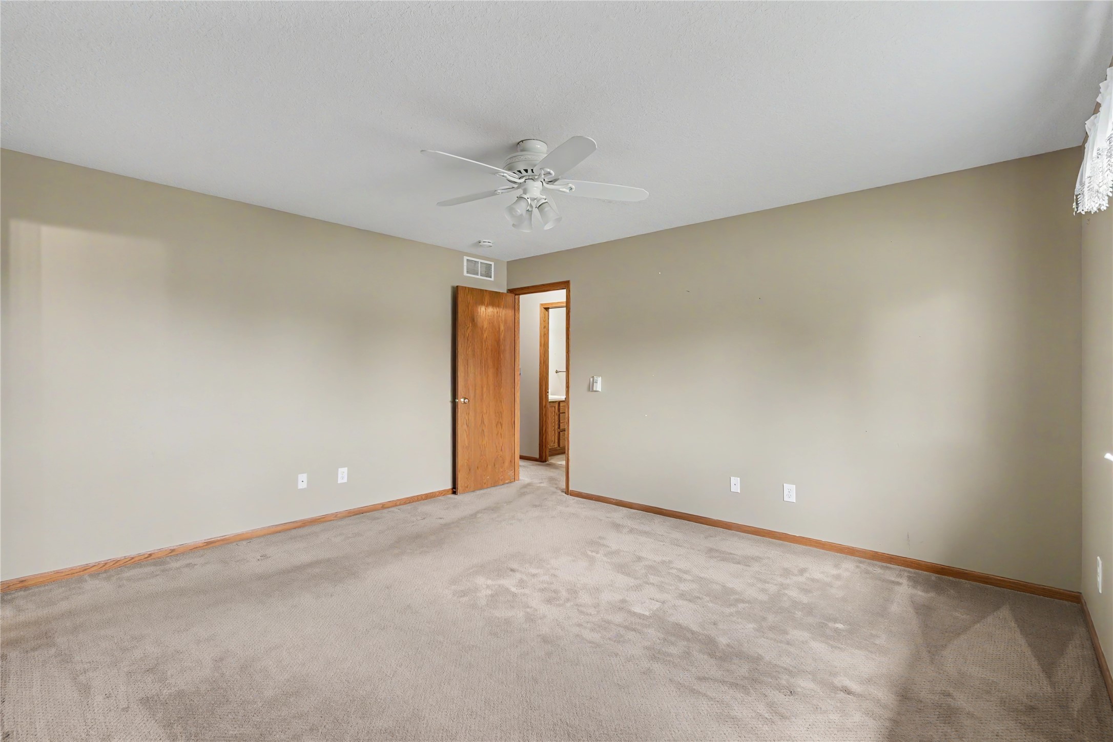 604 Se Tower Court Property Photo 10