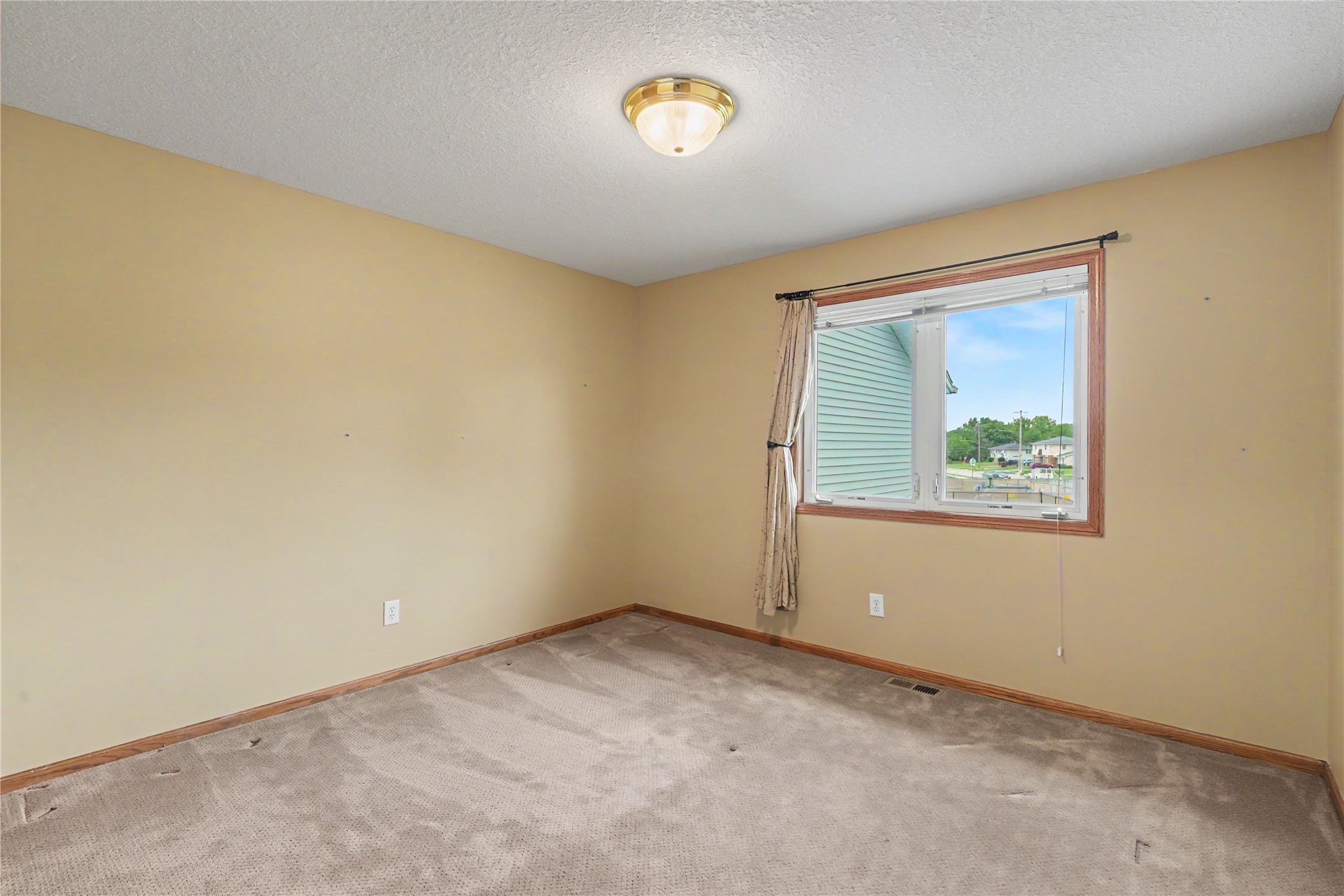 604 Se Tower Court Property Photo 12