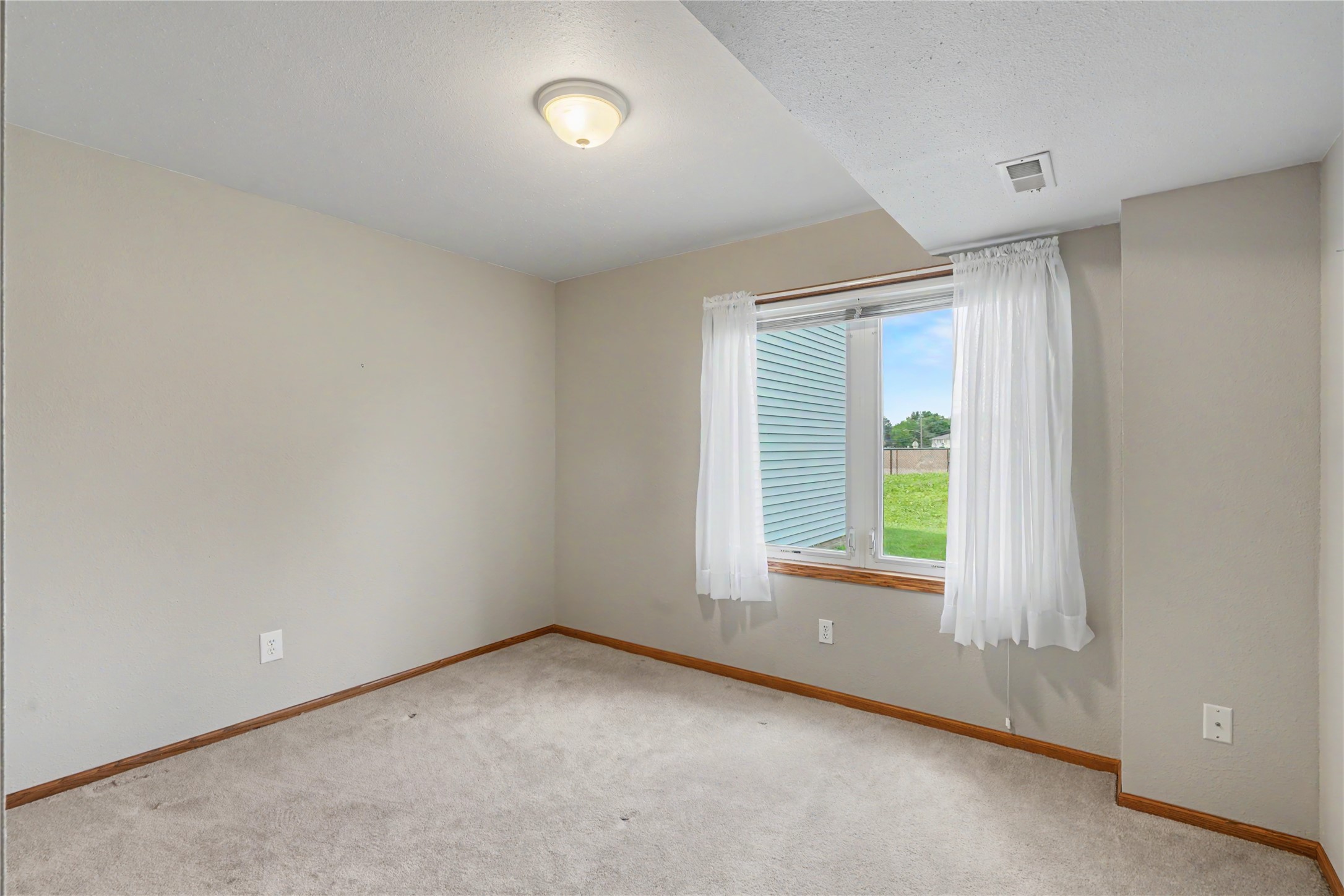 604 Se Tower Court Property Photo 18