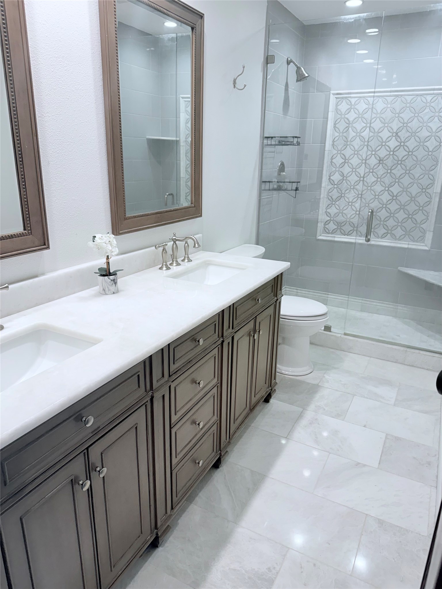 902 Ne Lake View Drive Property Photo 24