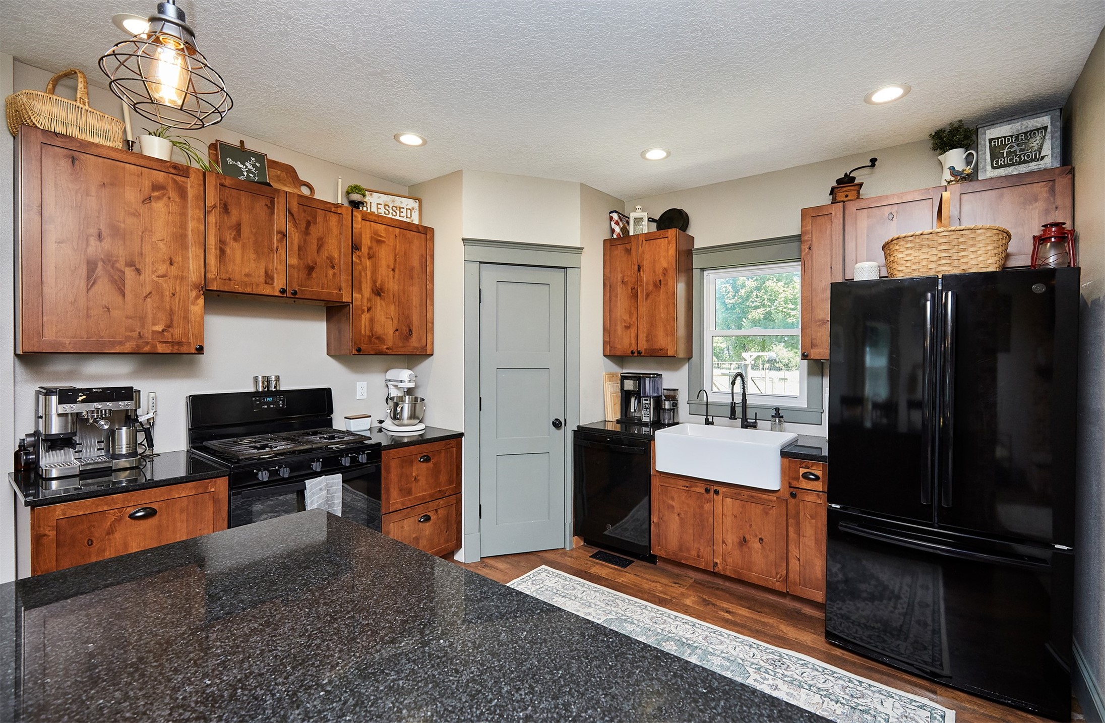 18511 B Avenue Property Photo 6