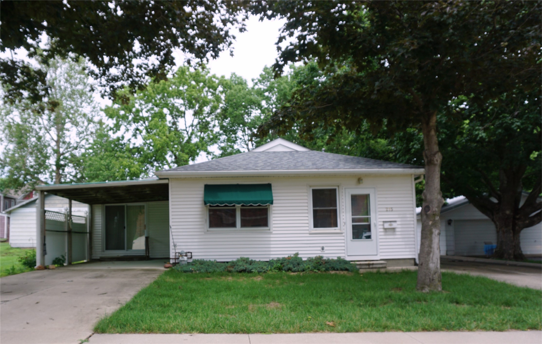 215 E Filmore Street E Property Photo 1