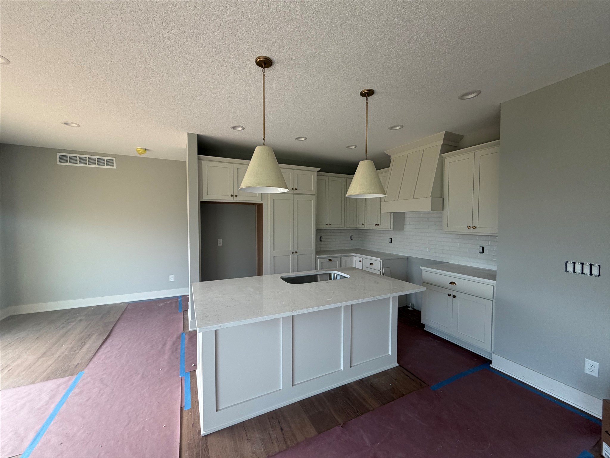 15211 Springbrook Trail Property Photo 4