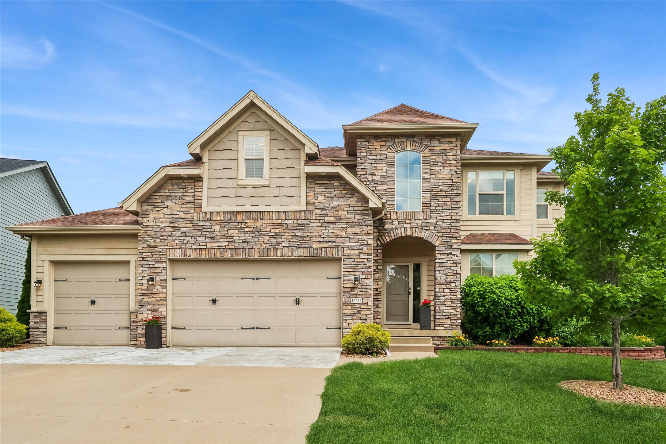 16651 Oakbrook Drive Property Photo 1