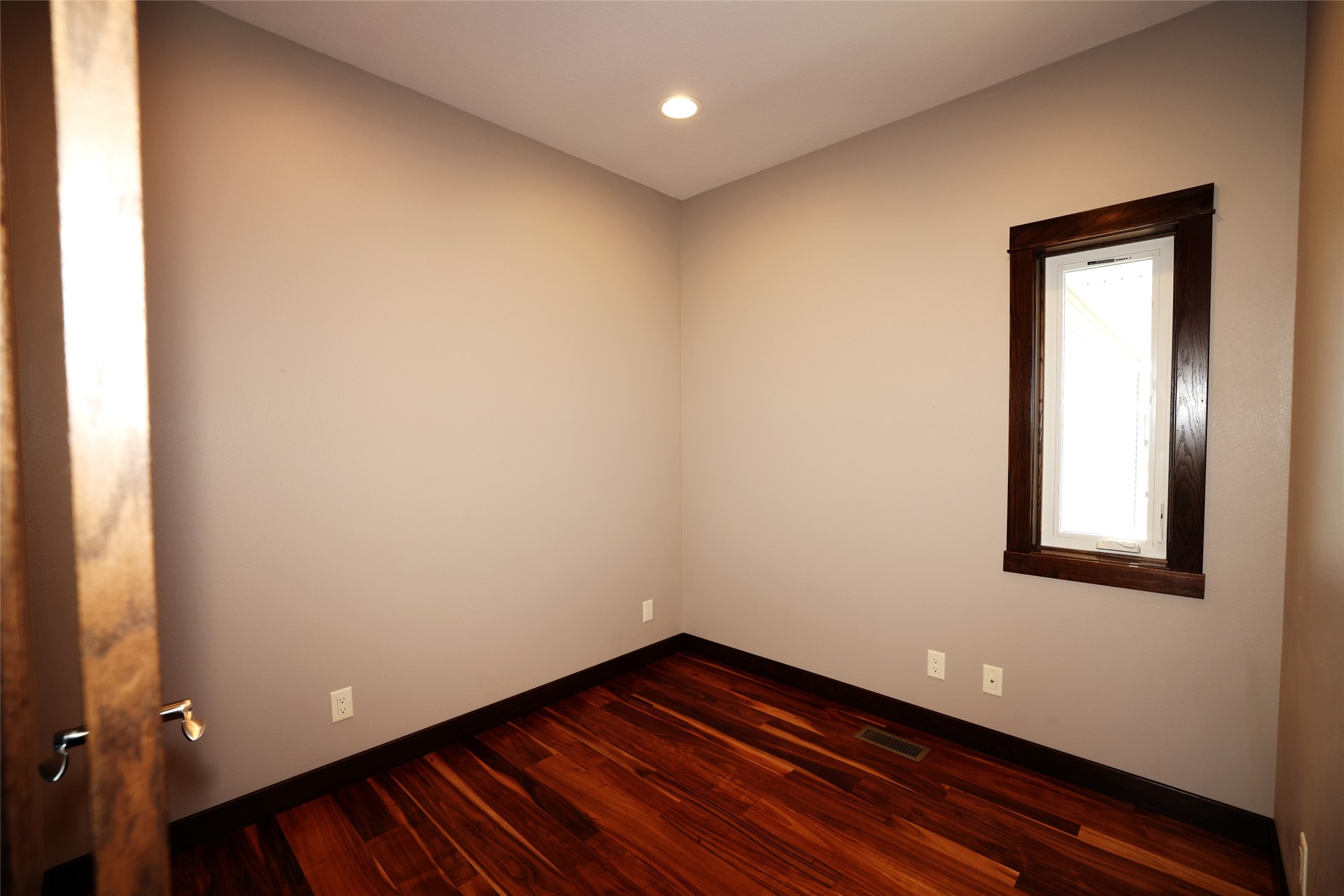 1218 Southview Court Property Photo 6