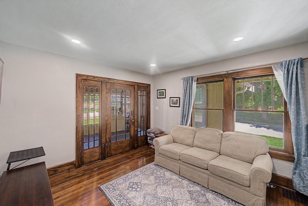 3321 Columbia Street Property Photo 5