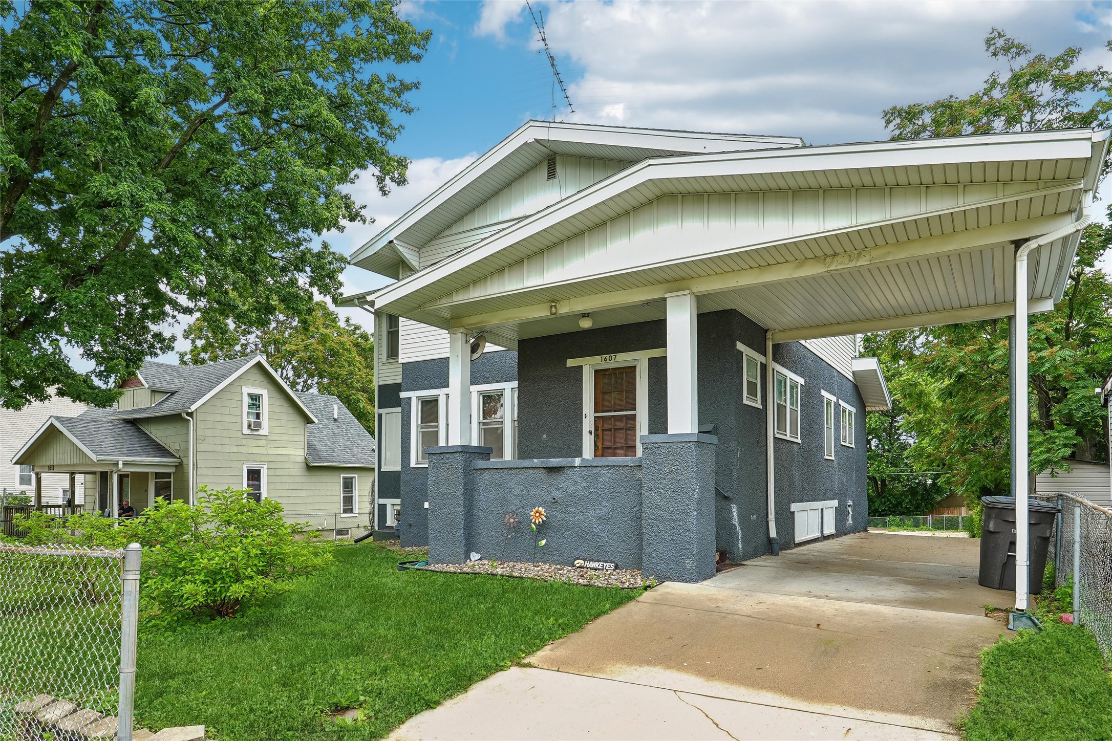 1607 E Walnut Street Property Photo 2