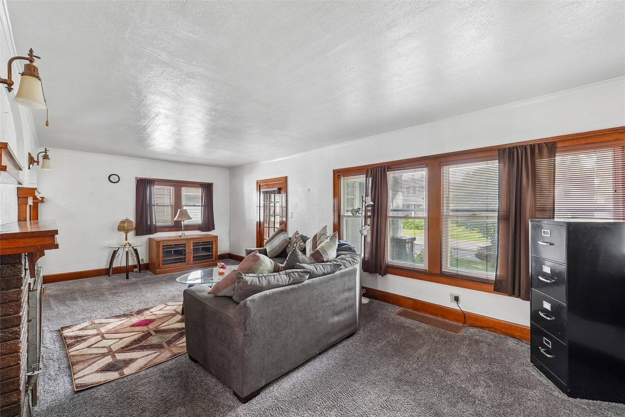 1607 E Walnut Street Property Photo 3