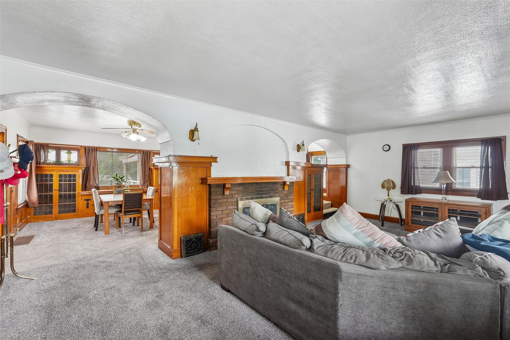 1607 E Walnut Street Property Photo 4
