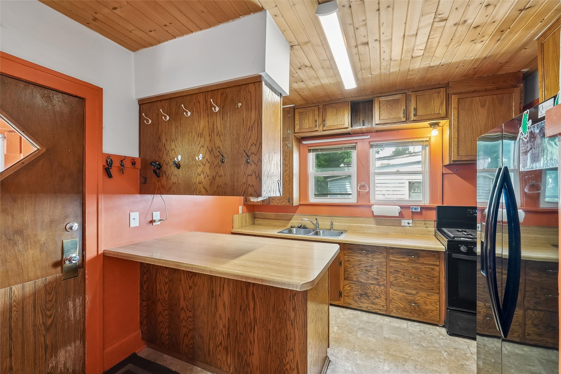 1607 E Walnut Street Property Photo 7
