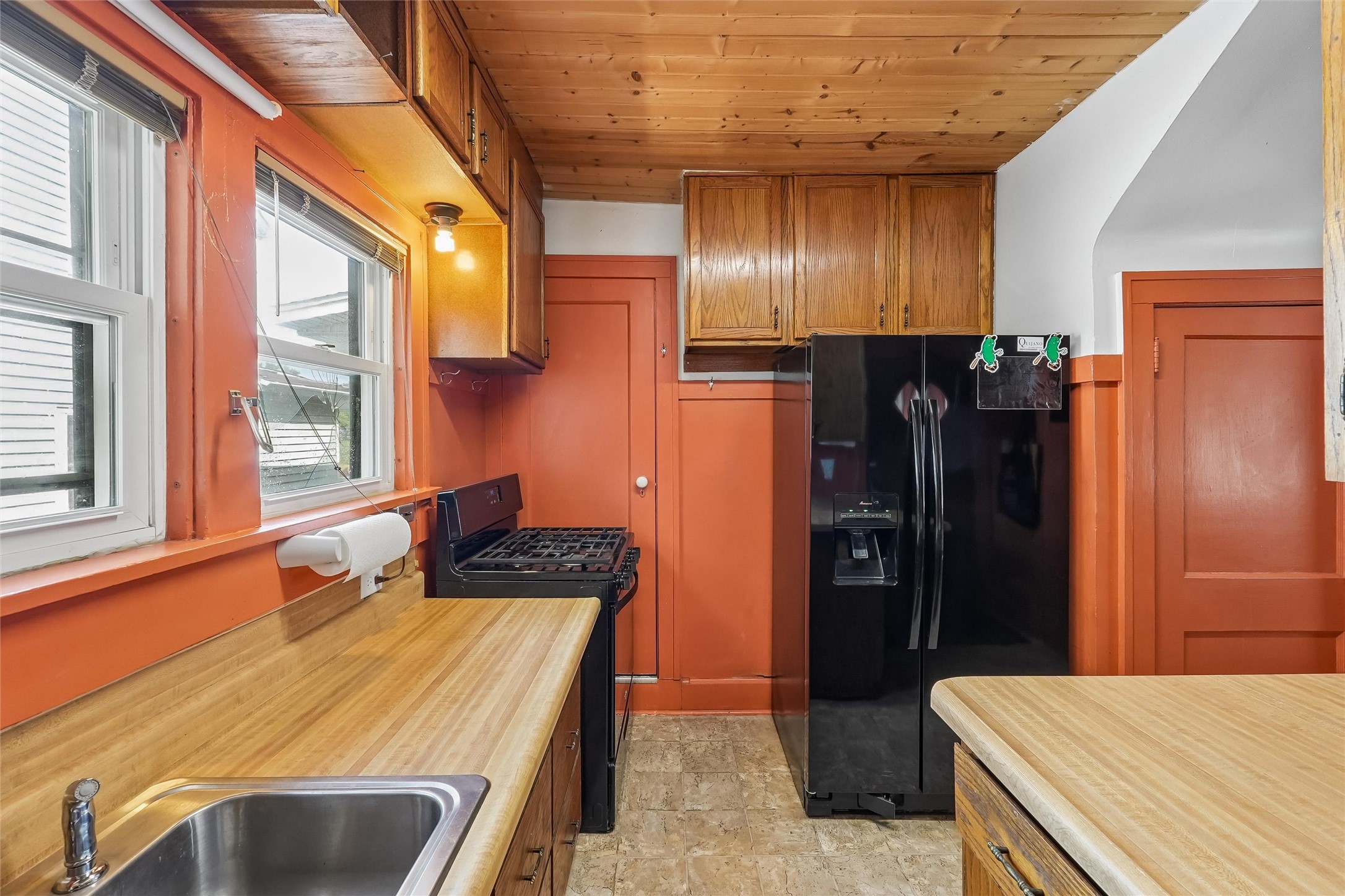 1607 E Walnut Street Property Photo 8