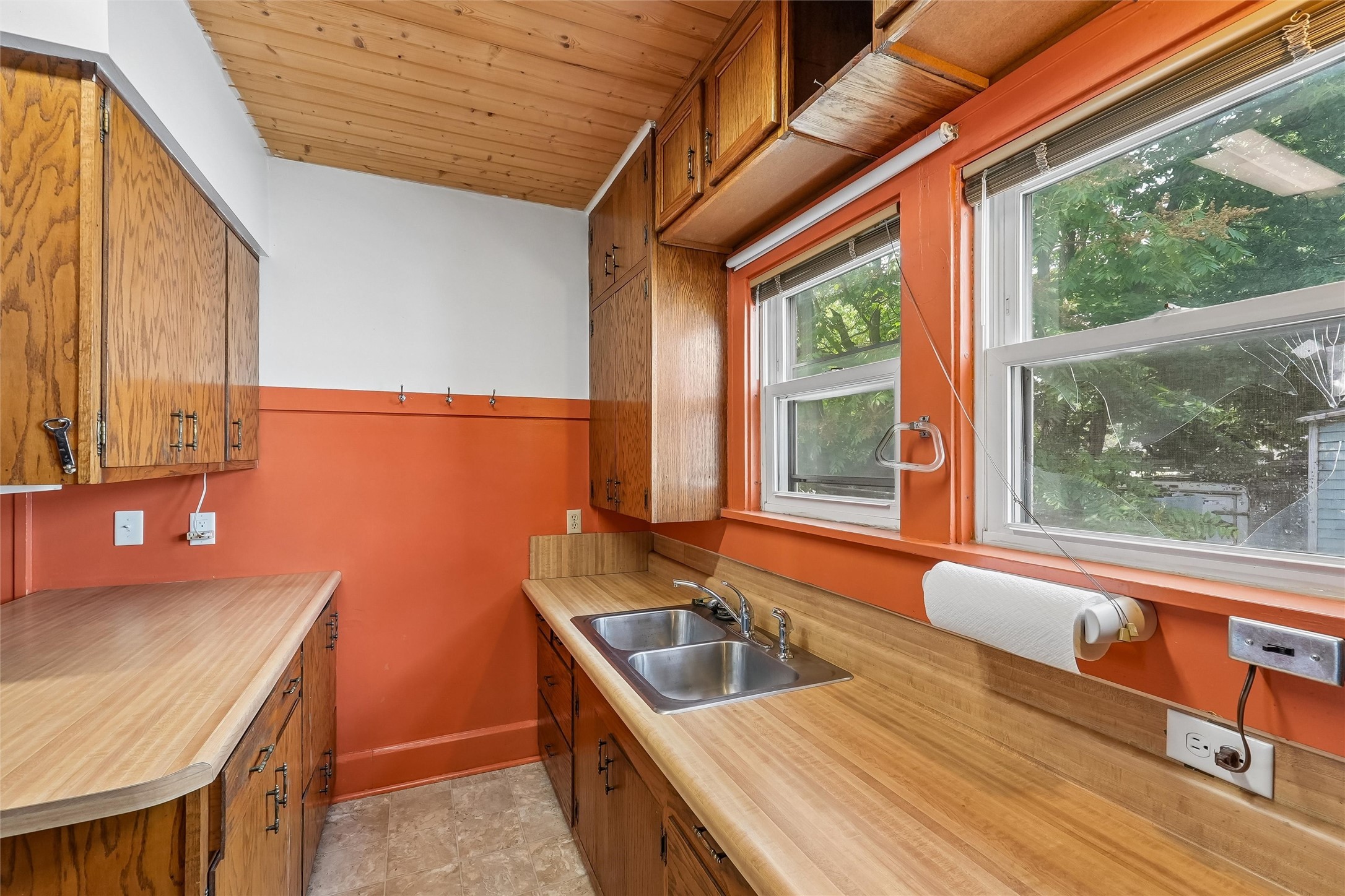 1607 E Walnut Street Property Photo 9