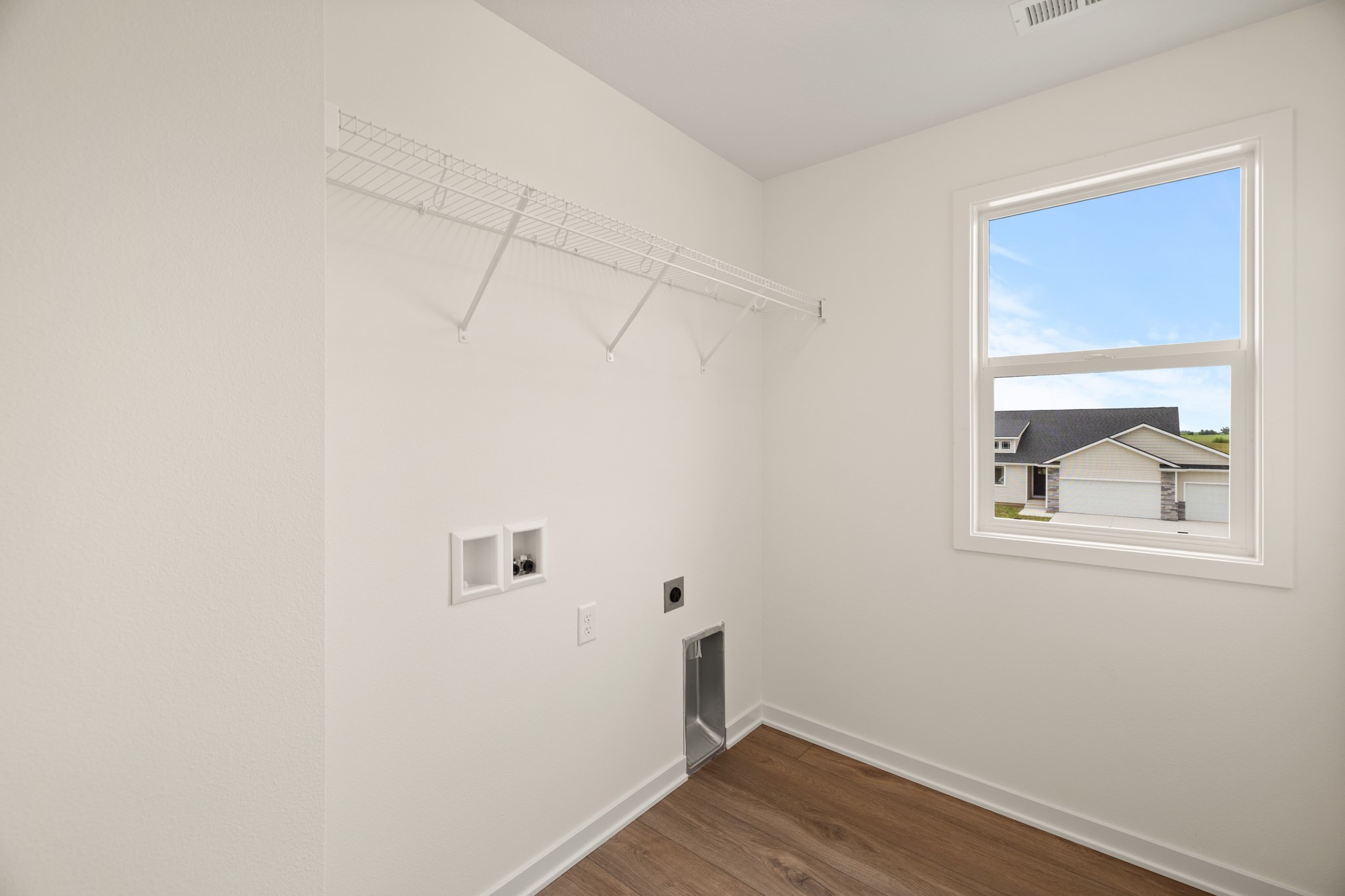 1470 Cedar Street Property Photo 5