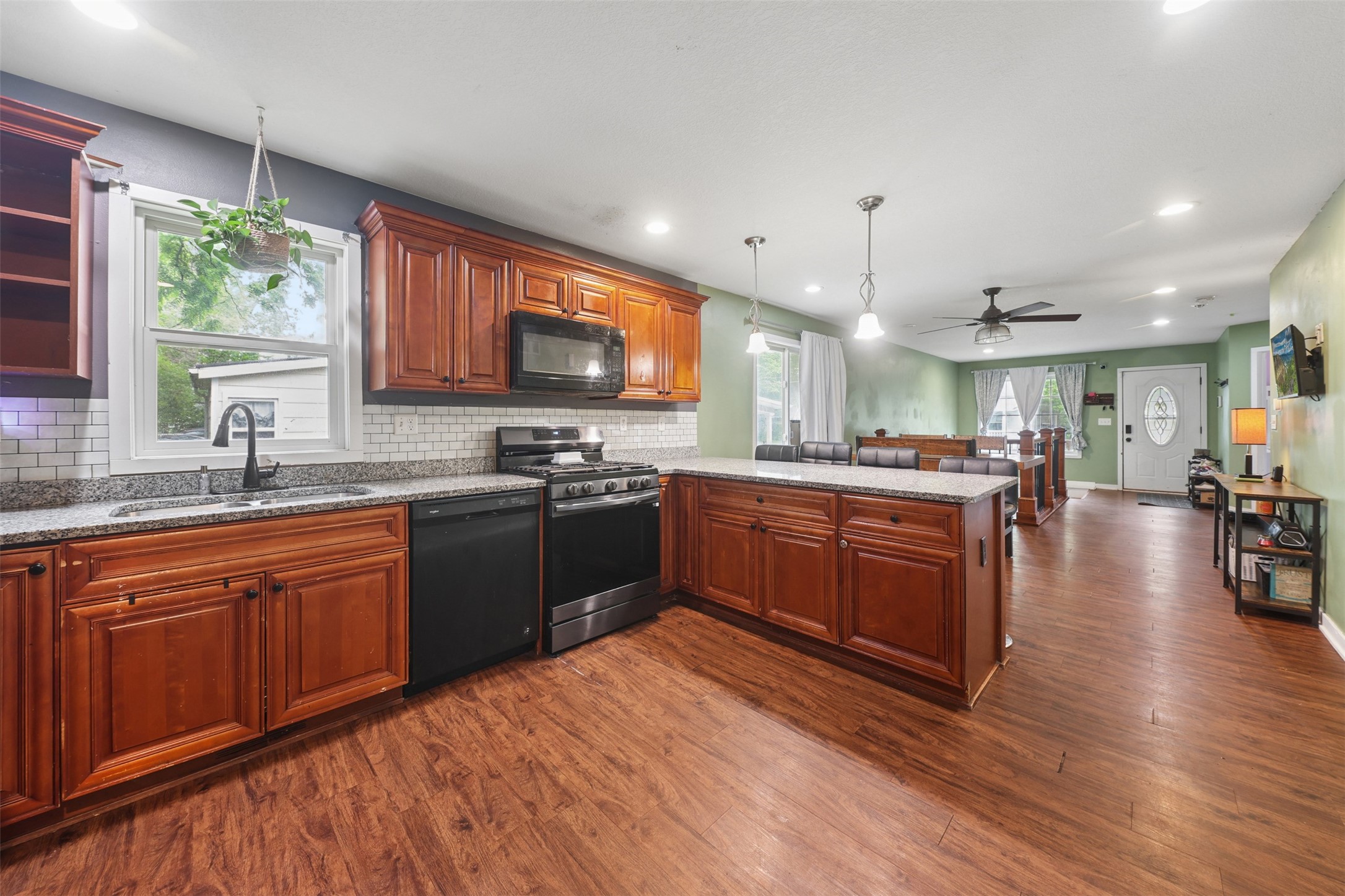 1269 Stewart Street Property Photo 7