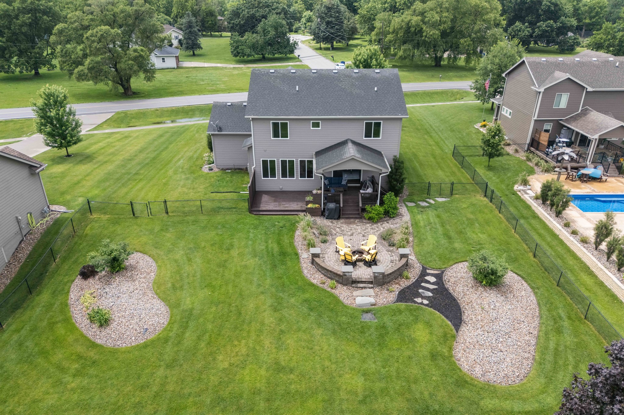 1103 NE Frisk Drive Property Photo 1