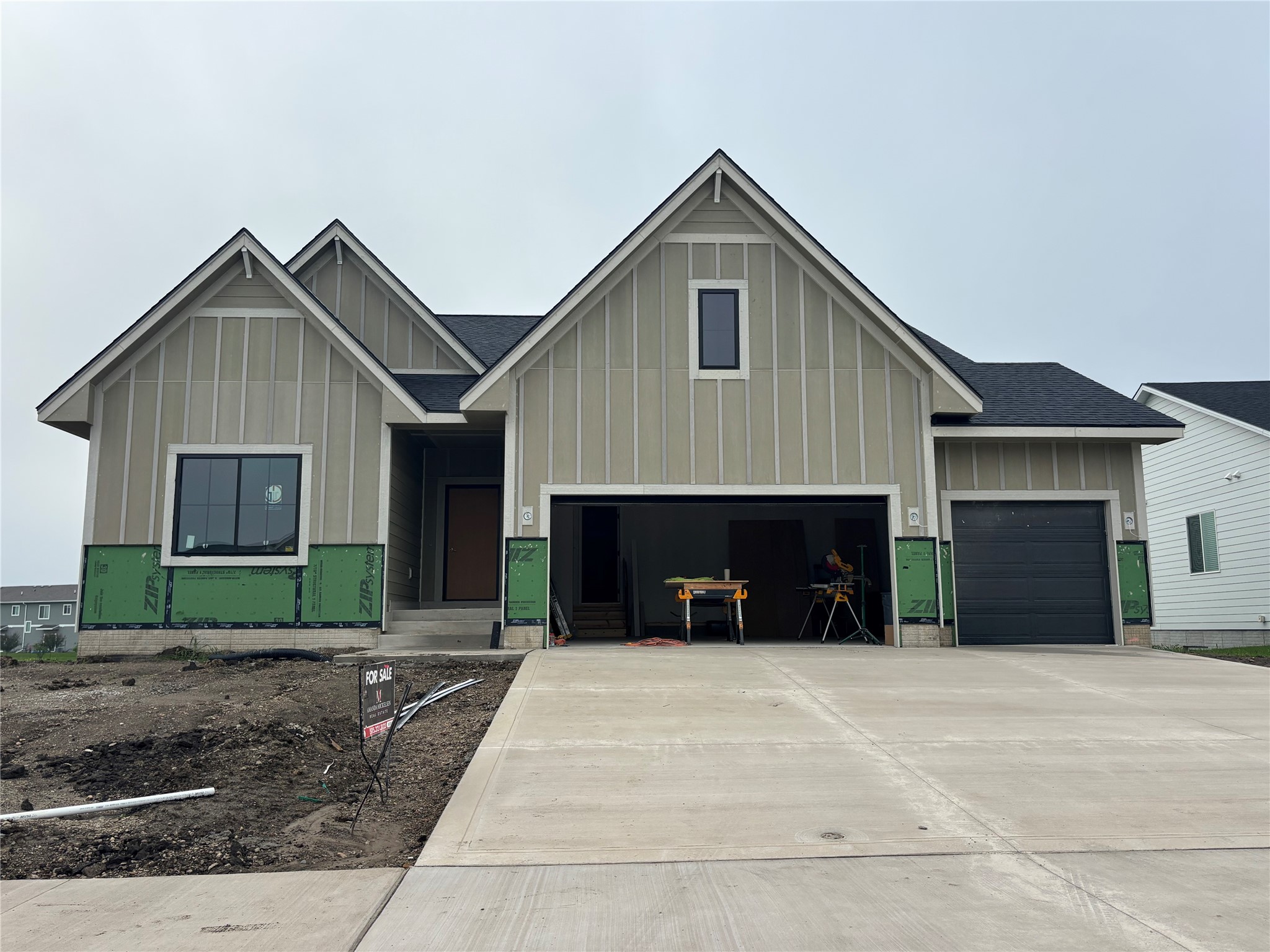 420 NW Ryder Drive Property Photo 1