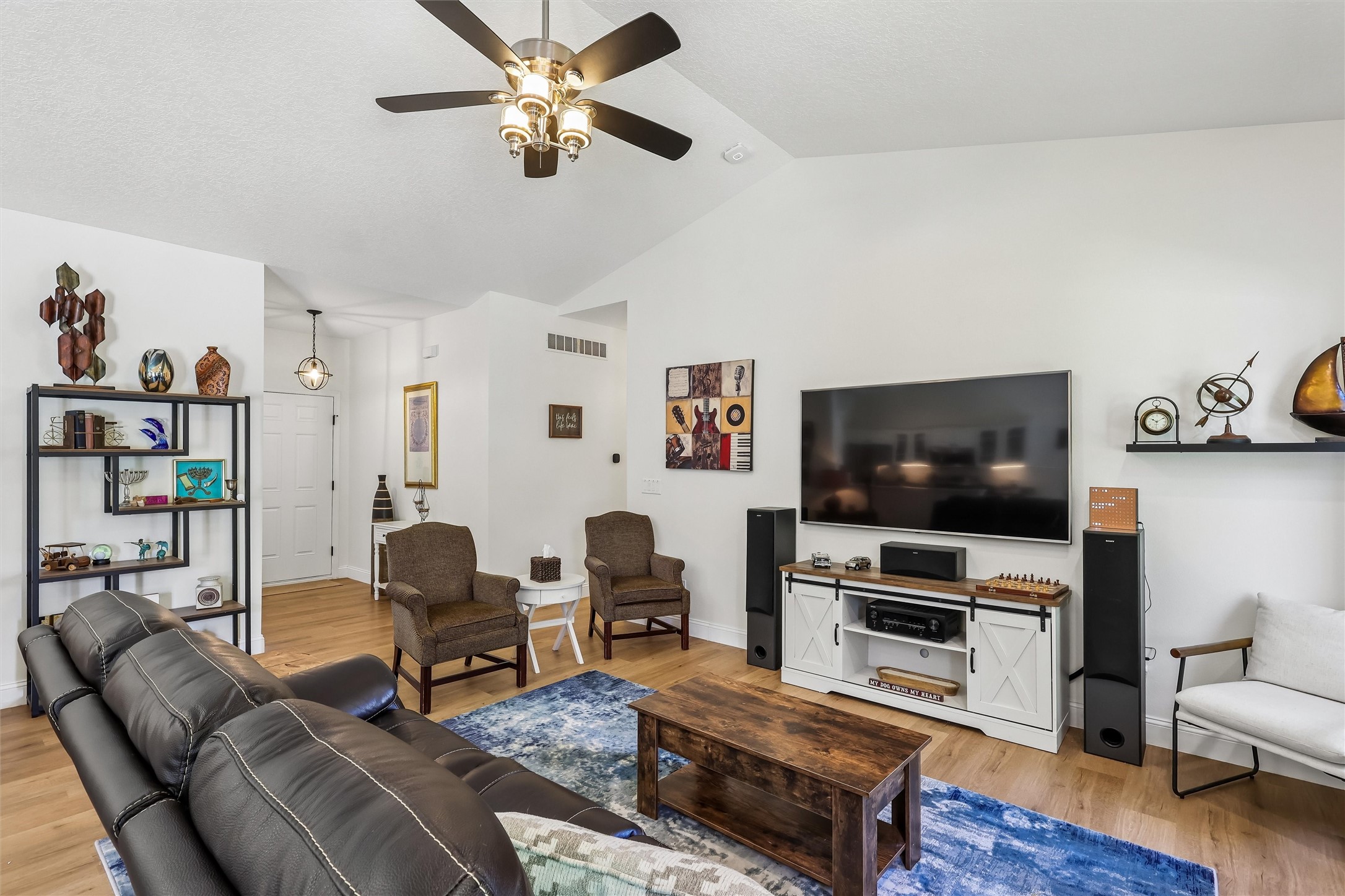 910 Ne 45th Street Property Photo 4