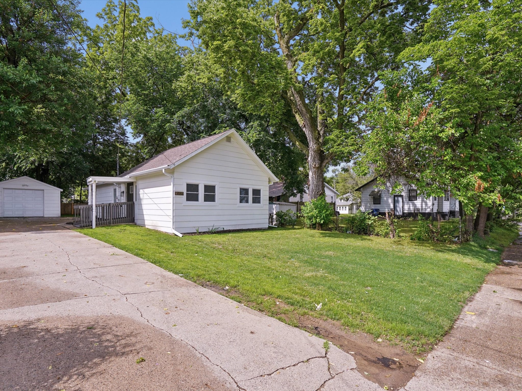 1954 Lincoln Avenue Property Photo 1