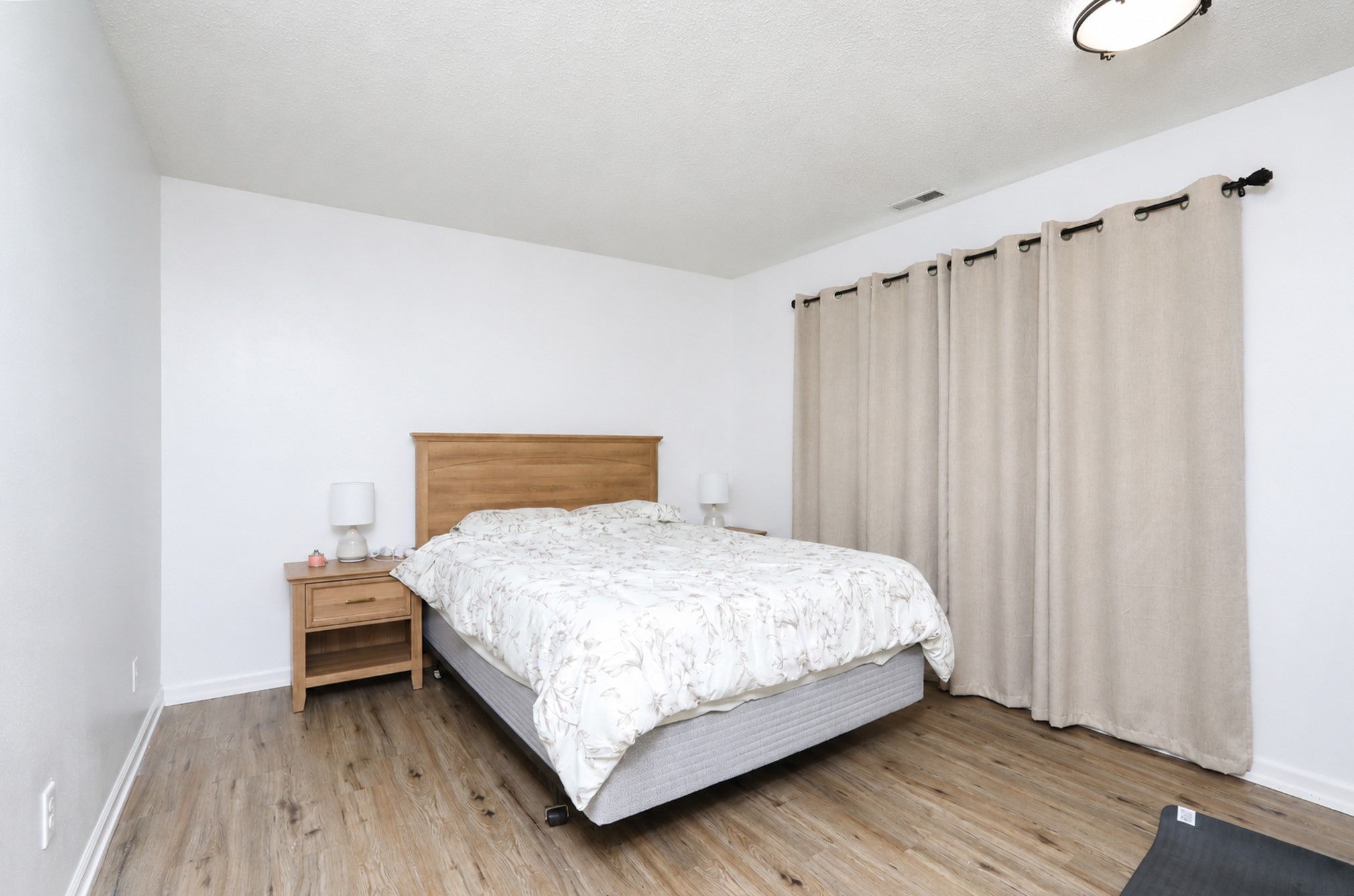 1120 E 6th Street 2 Property Photo 14