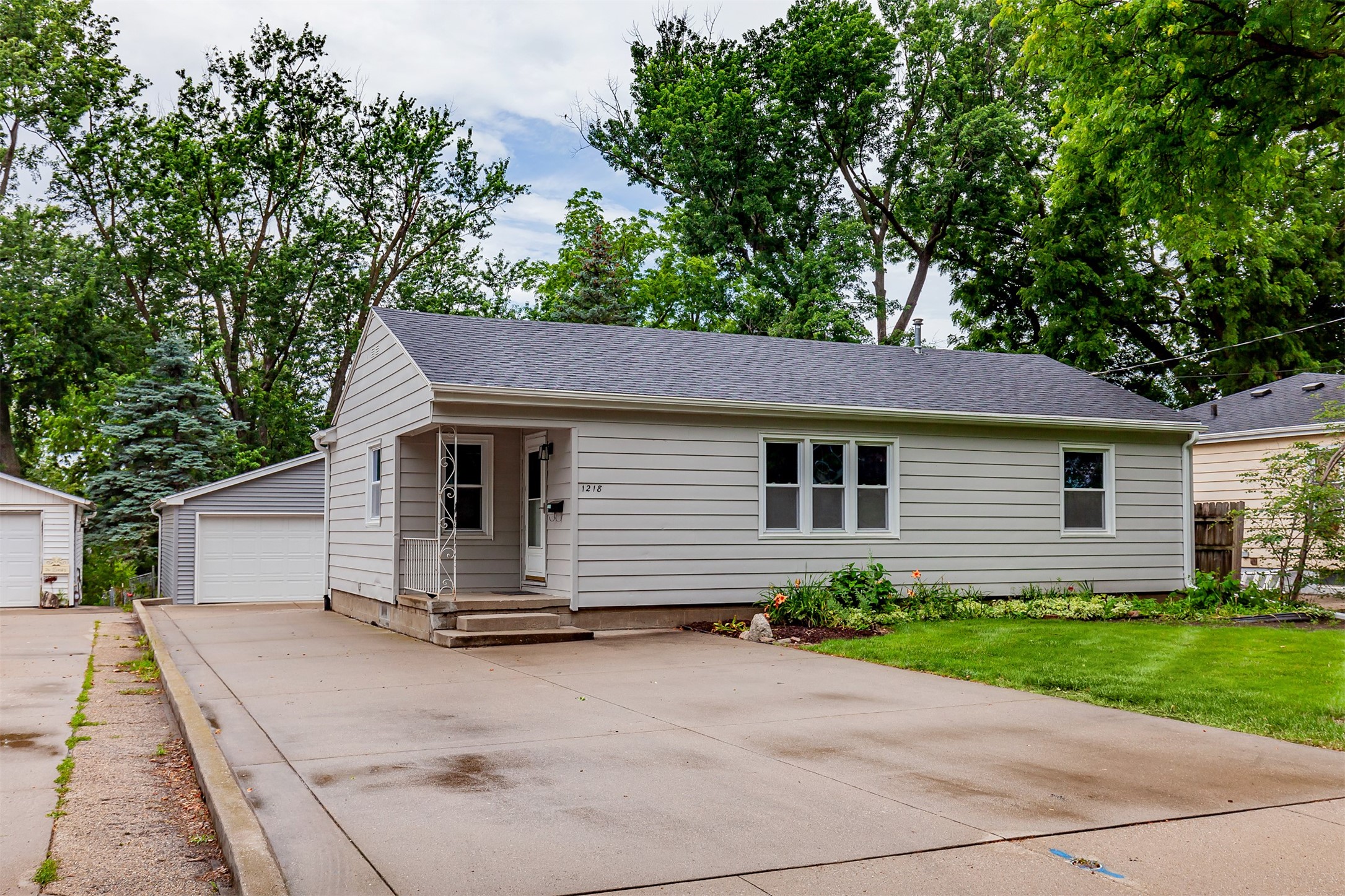 1218 68th Street Property Photo 1