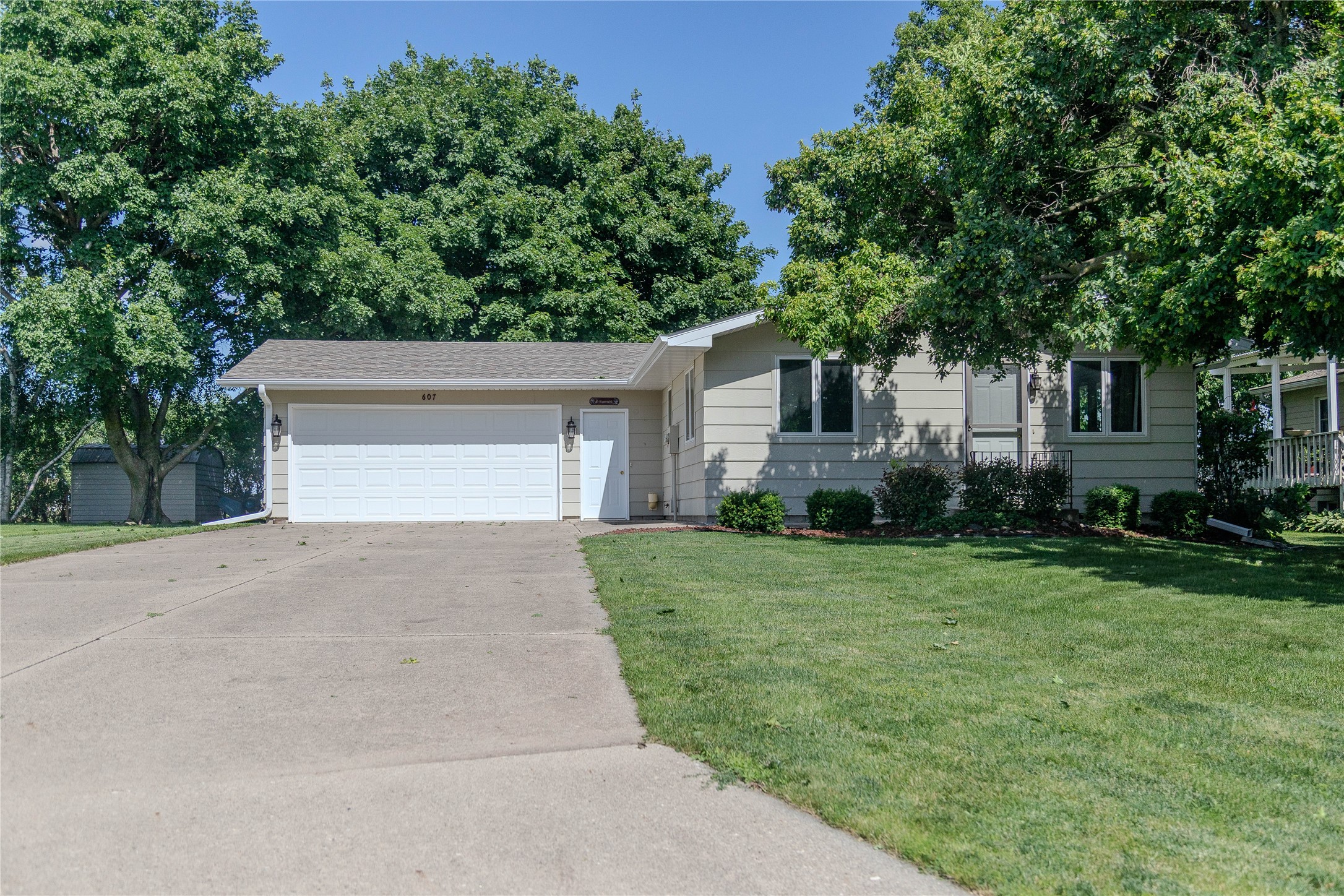607 River Hills Drive Property Photo 2