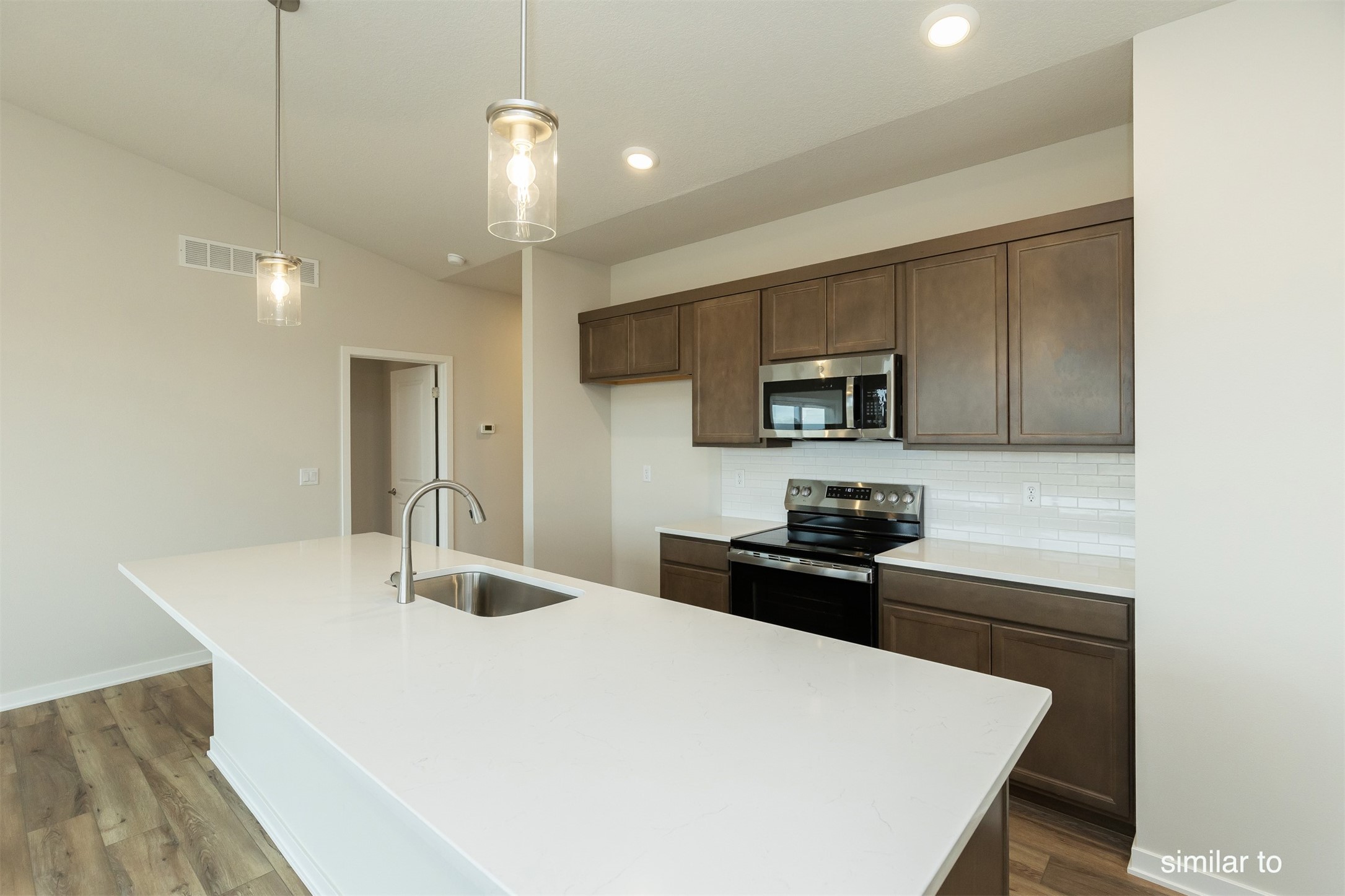 8209 Mahon Court Property Photo 5